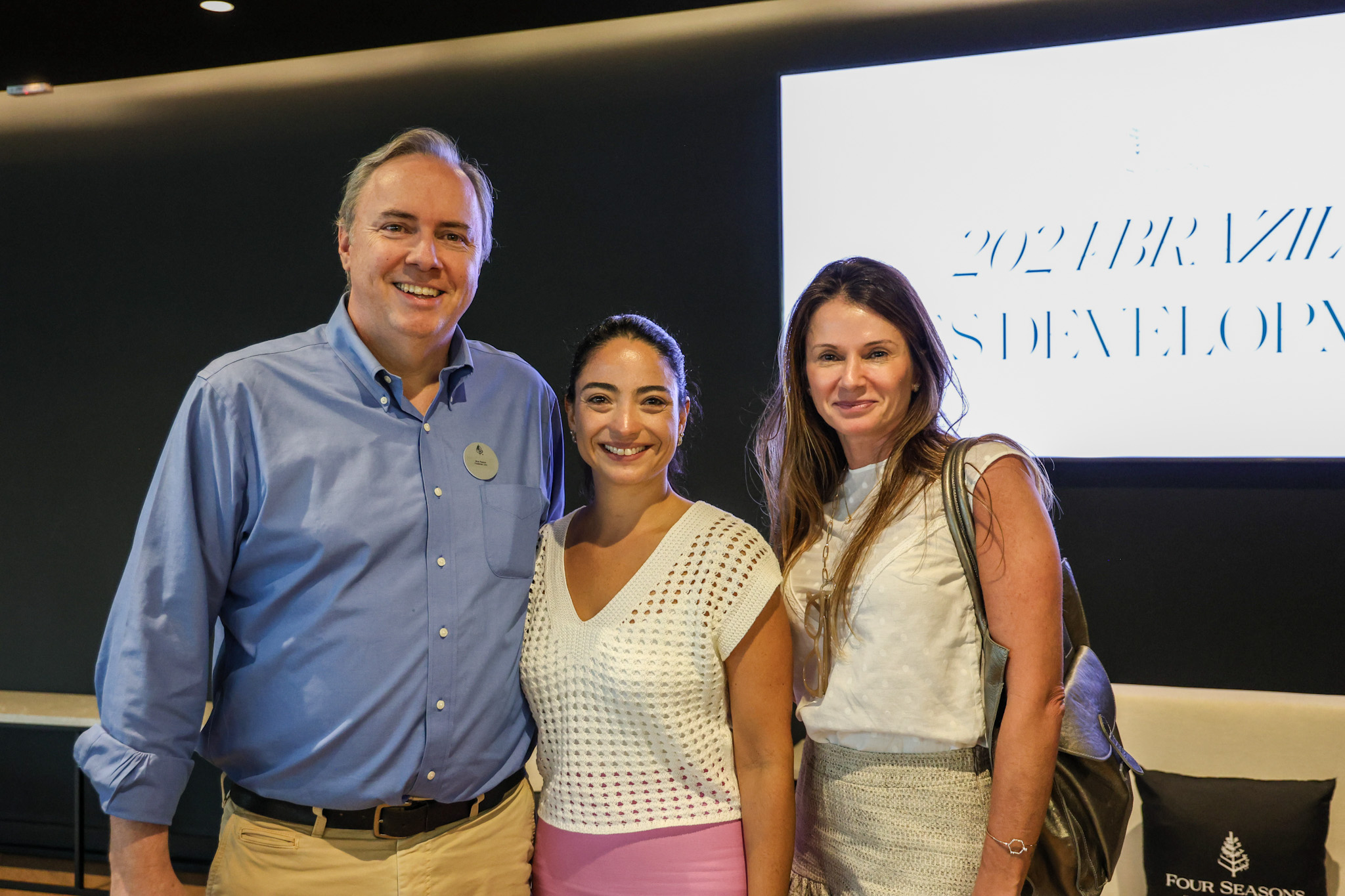 Frederico Levy, da Blue Papaya; Daniela Pescio, diretora de Contas Globais do Four Seasons Hotels & Resorts; e Giovana Jannuzzelli, da Alagev