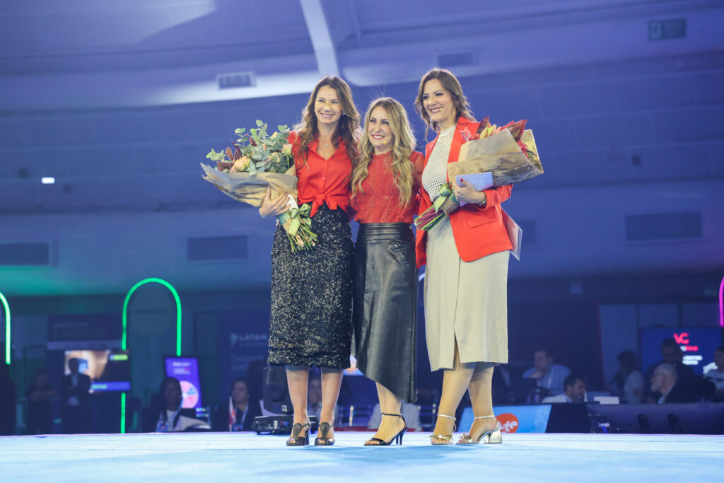 Giovanna Januzelli, ex-diretora da Alagev, Juliana Patti, presidente do Lacte, e Luana Nogueira, nova diretora executiva da Alagev
