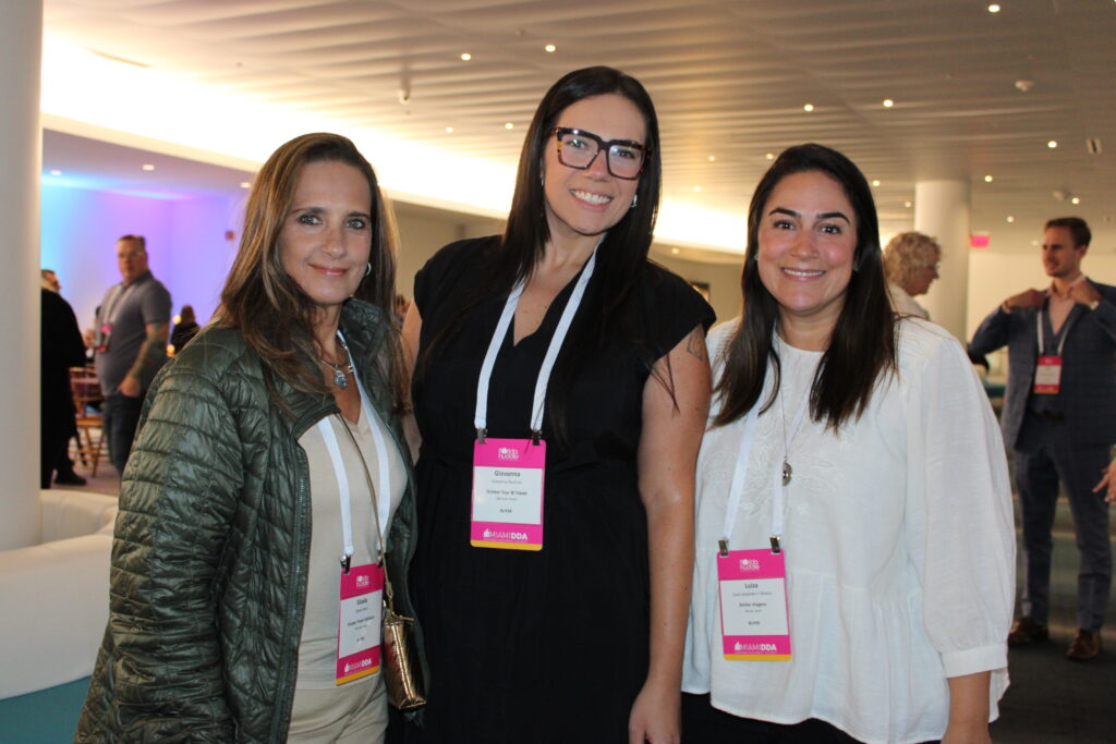 Gisela Peres, do Escape Travel Advisors, Giovana Paulineli, da Orinter, e Luiza Leopoldo, da Smiles Viagens