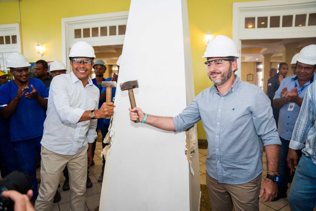 Aviva fatura R$ 1,2 bilhão em 2023 e anuncia ciclo de investimento bilionário para próximos anos 2 Governador Jeronimo Rodrigues e Alessandro Cunha CEO da Aviva Foto J rGois Aviva fatura R$ 1,2 bilhão em 2023 e anuncia ciclo de investimento bilionário para próximos anos