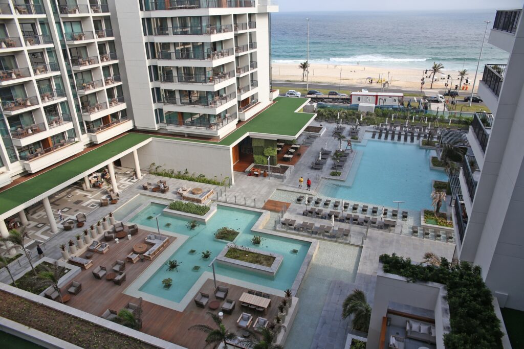 Grand Hyatt Rio de Janeiro comemorará oito anos com jantar especial 1 Grand Hyatt Rio de Janeiro piscinas Credito Divulgaca 1 Grand Hyatt Rio de Janeiro comemorará oito anos com jantar especial