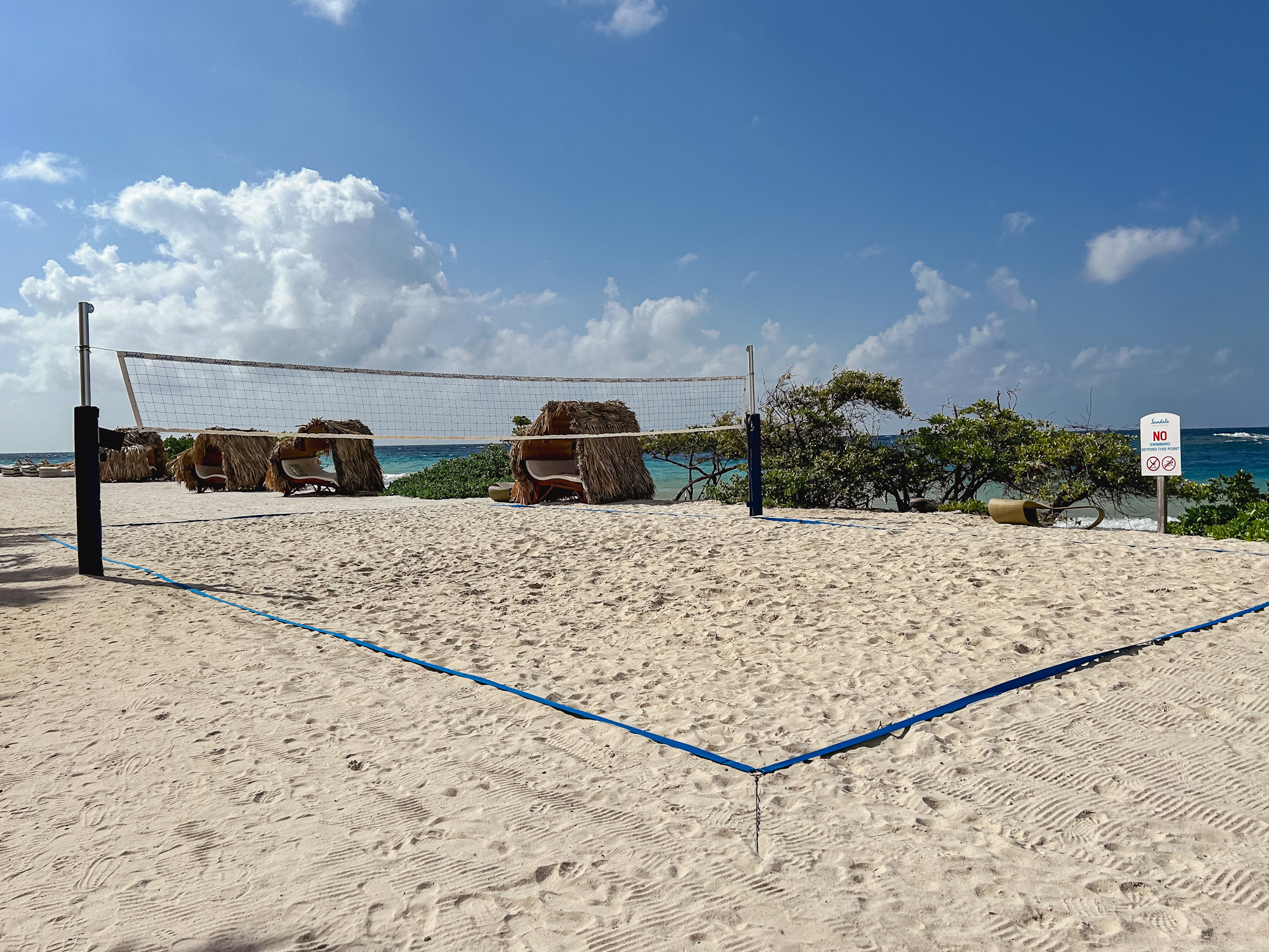 Quadra de vôlei de praia no Sandals Royal Curaçao Quadra de vôlei de praia no Sandals Royal Curaçao