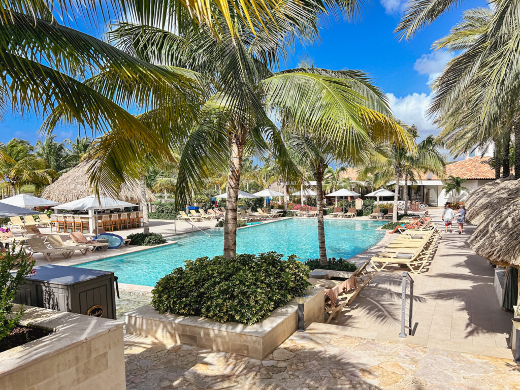 O Sandals Royal Curaçao possui mais de dez piscinas