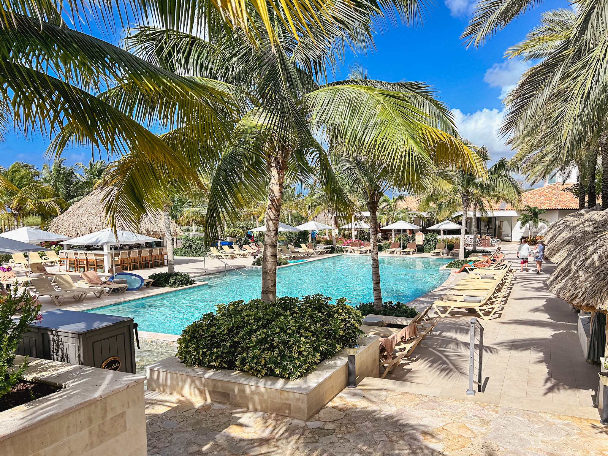 O Sandals Royal Curaçao possui mais de dez piscinas O Sandals Royal Curaçao possui mais de dez piscinas