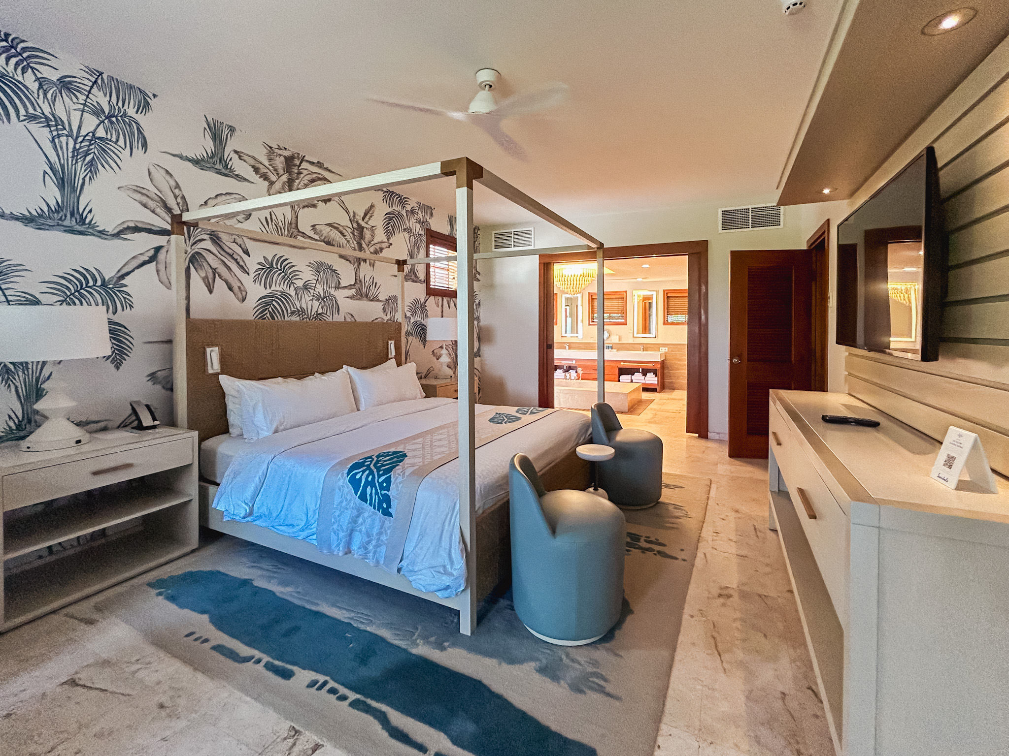 Melemele One Bedroom Butler Walkout Suite with Patio Tranquility Soaking Tub Melemele One Bedroom Butler Walkout Suite with Patio Tranquility Soaking Tub