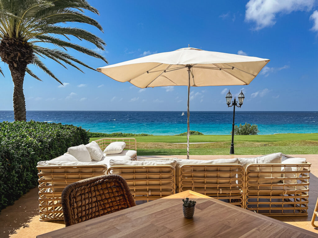 Os bares e restaurantes do Sandals Royal Curaçao possuem vista para o mar