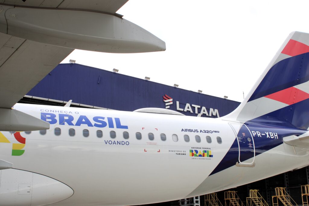 Latam e MTur lançam primeira aeronave temática do programa “Conheça o Brasil: Voando”; fotos Latam e MTur lançam primeira aeronave temática do programa “Conheça o Brasil: Voando”; fotos