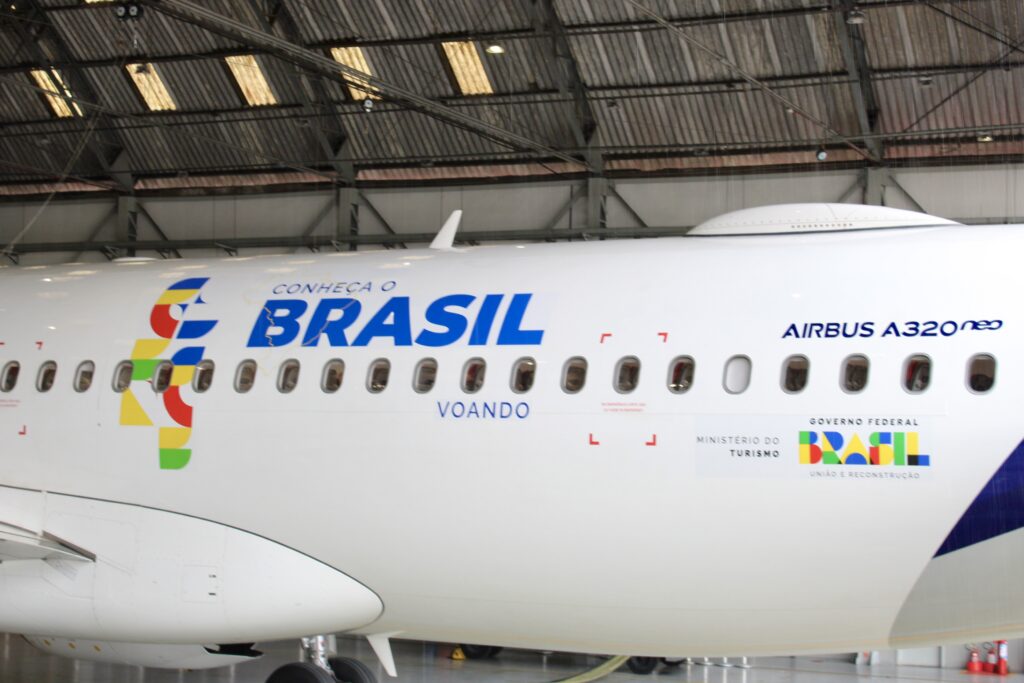 Latam e MTur lançam primeira aeronave temática do programa “Conheça o Brasil: Voando”; fotos Latam e MTur lançam primeira aeronave temática do programa “Conheça o Brasil: Voando”; fotos
