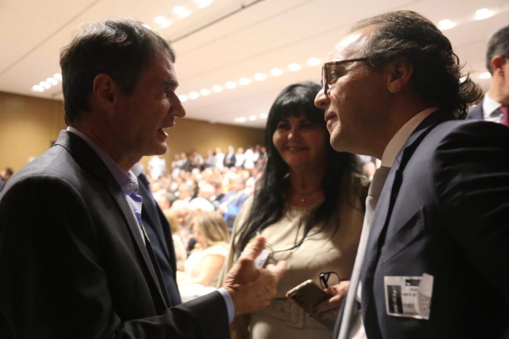 Godinho junto com o deputado Romero Rodrigues, Presidente da Comissão de Turismo do Podemos PB