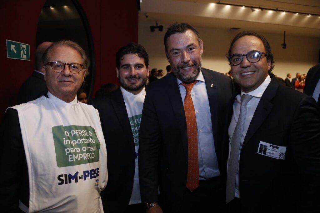 Fabio Godinho com Orlando Souza, presidente do FOHB e Deputado Fernando Marangoni, do UNIÃO SP