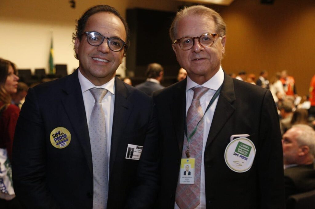 Fabio Godinho e Orlando Souza, presidente do FOHB