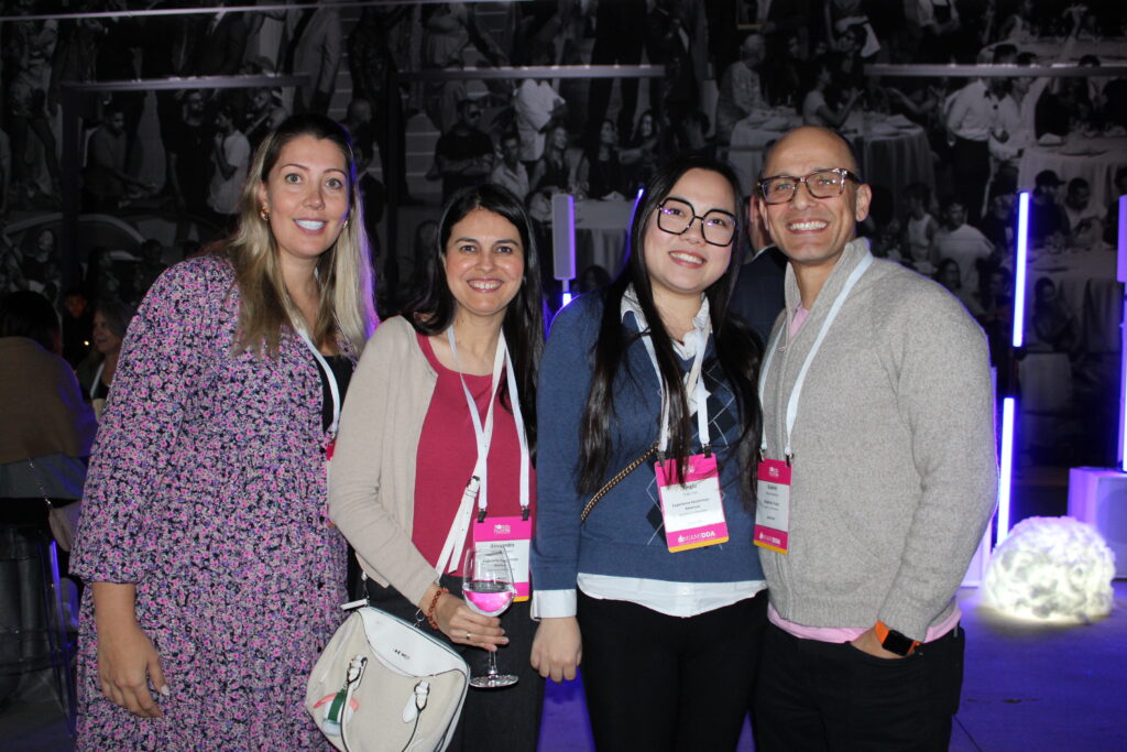 Larissa Vieira, da OTS Globe, Alessandra Uena e Yinglu Tian, de Kissimmee, e Gabriel Martinez, do Brightline