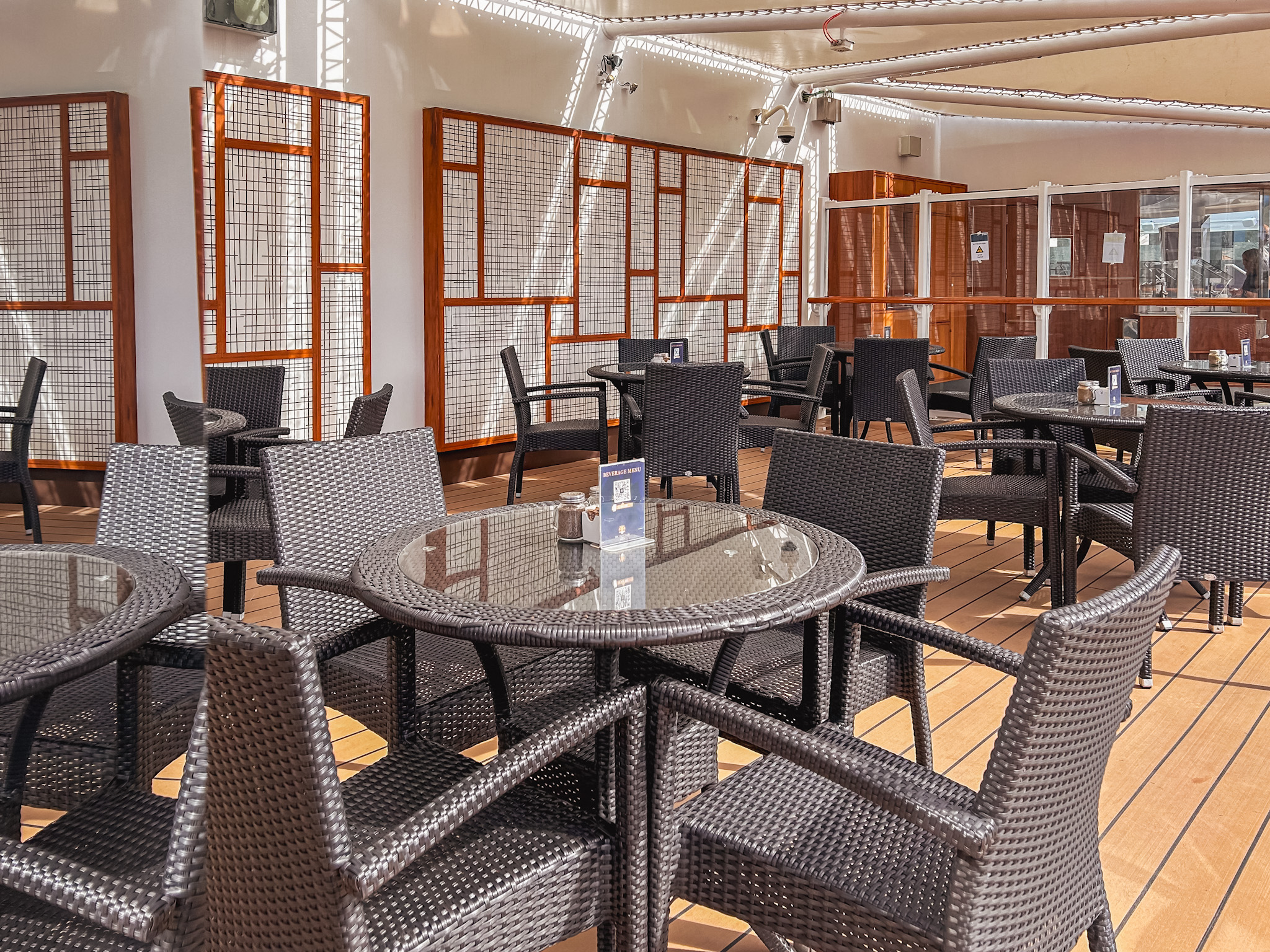 Lounge da área da piscina no MSC Yacht Club Lounge da área da piscina no MSC Yacht Club