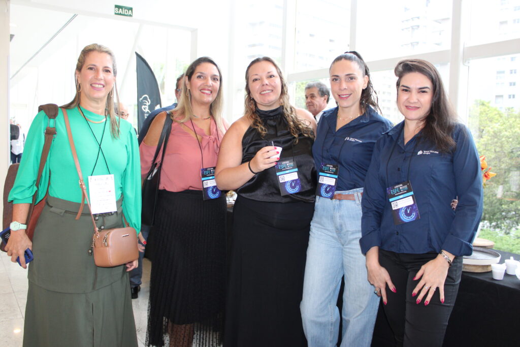Luciana Nasser e Carla Cecchele, da RCD, com Erica Nedeltsef, Viviane Borges e Aline Maria Saldanha, da Tour House
