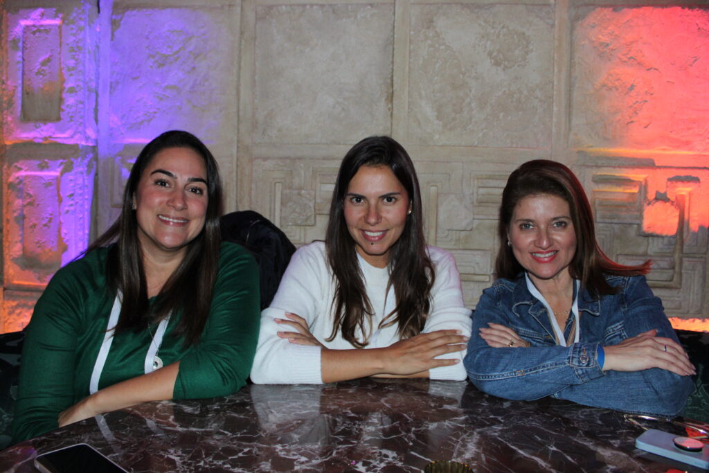 Luiza Leopoldo, da Smiles Viagens, Fernanda Paranhos, da CVC, e Joice Souza, da Magic Blue Turismo