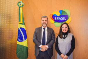 Marcelo Freixo e Jaqueline Gil, da Embratur (Ana Azevedo/M&E)