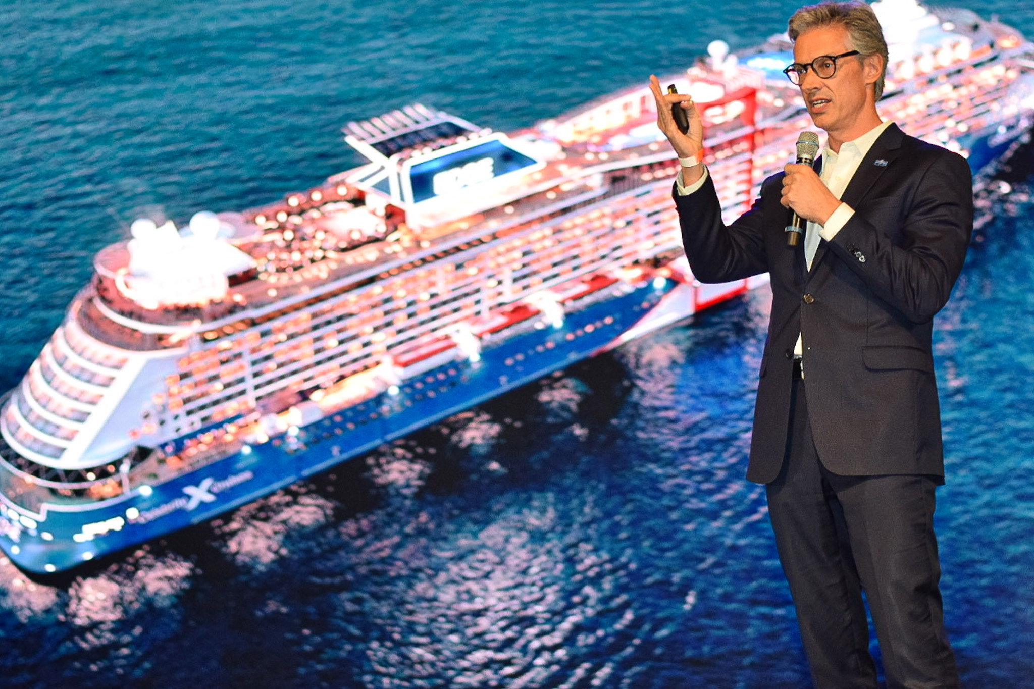 Marco Ferraz, da Clia Brasil apresentou o cenário do mercado de cruzeiros no mundo e suas diferentes categorias de embarcações Marco Ferraz, da Clia Brasil apresentou o cenário do mercado de cruzeiros no mundo e suas diferentes categorias de embarcações