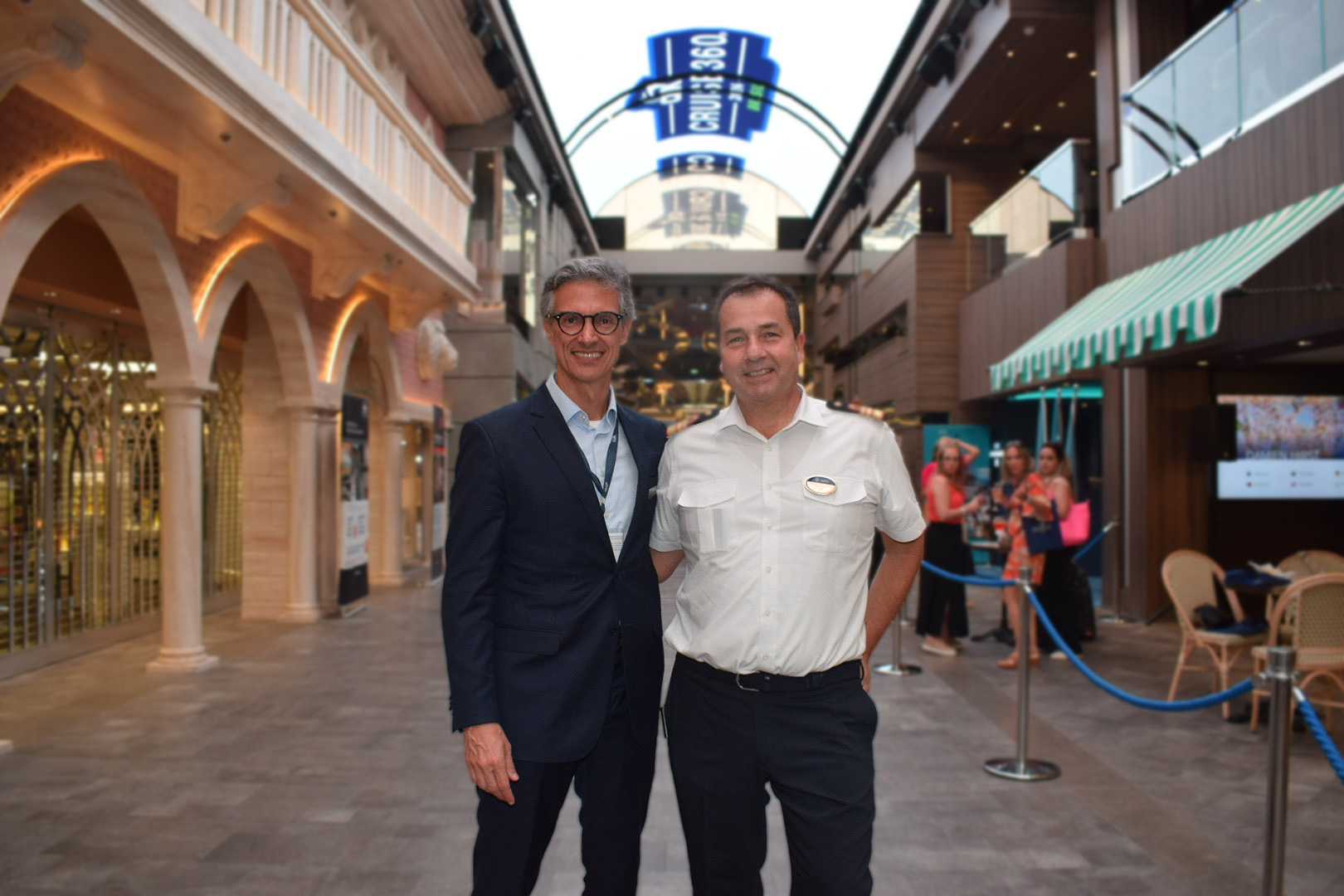 Marco Ferraz, da Clia Brasil e Giuseppe Pane, diretor e hotelaria do MSC Grandiosa Marco Ferraz, da Clia Brasil e Giuseppe Pane, diretor e hotelaria do MSC Grandiosa