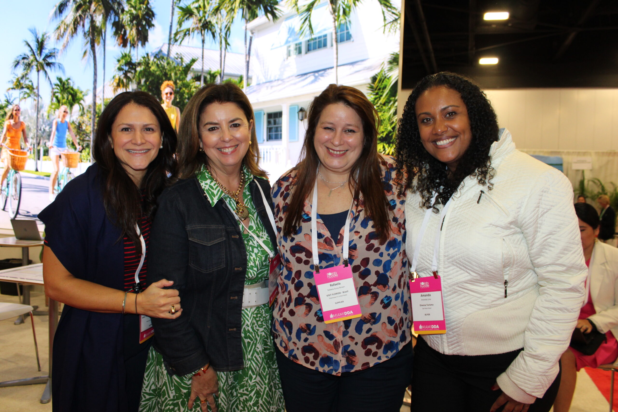 Mariana Barnes, Amy Rodriguez e Rafaela Gross Brown, do Visit Florida, com Amanda Lima, da Diversa Mariana Barnes, Amy Rodriguez e Rafaela Gross Brown, do Visit Florida, com Amanda Lima, da Diversa