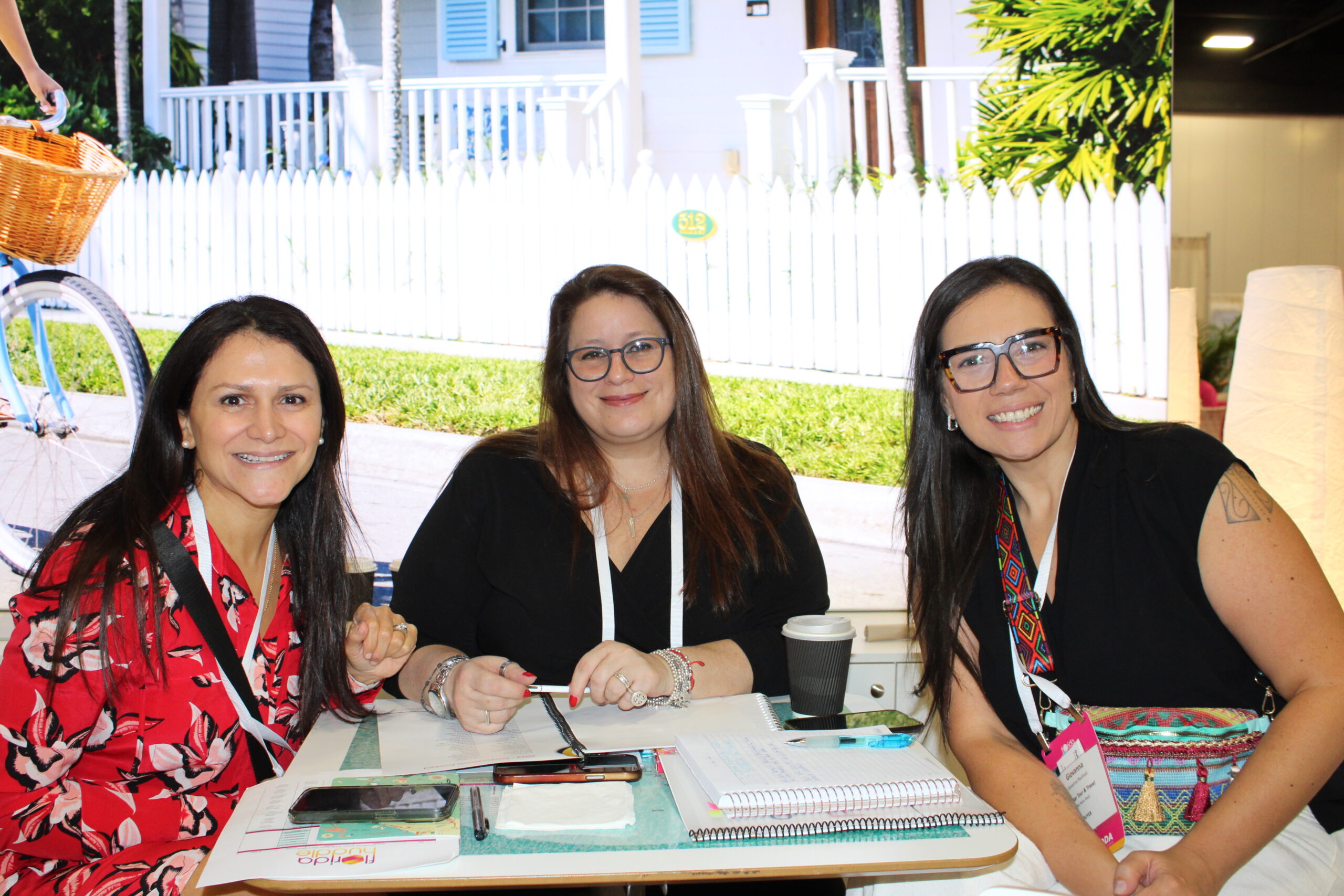 Mariana Barnes e Rafaela Brown, do Visit Florida, com Giovana Paulineli, da Orinter Mariana Barnes e Rafaela Brown, do Visit Florida, com Giovana Paulineli, da Orinter
