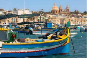 Marsaxlokk e os barquinhos coloridos tipicos de Malta Malta, a próxima grande descoberta do turista brasileiro