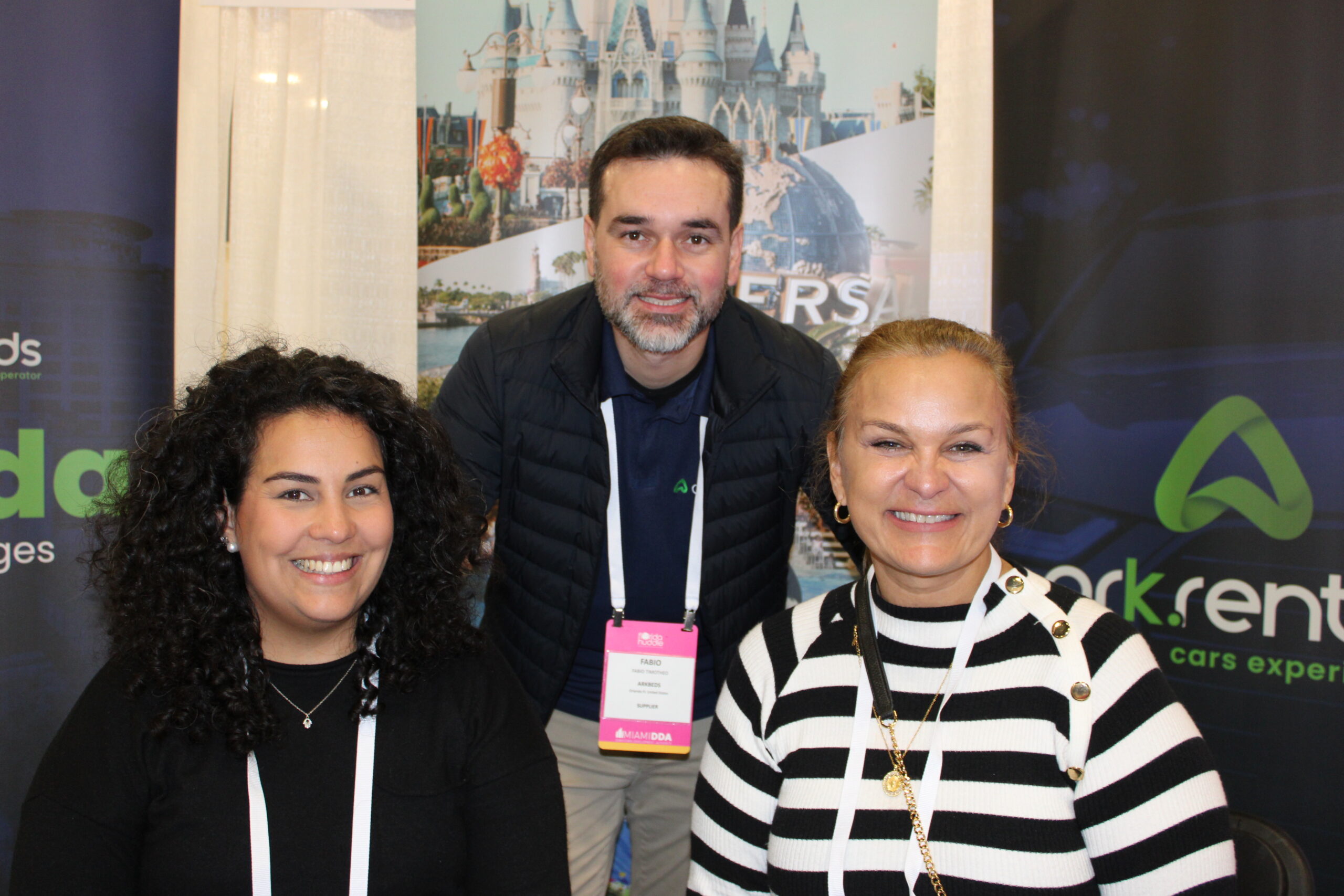 Melissa Rojo e Fabio Timotheo, da Arkbeds, e Marianna Silva, do Personal RGE Tours Melissa Rojo e Fabio Timotheo, da Arkbeds, e Marianna Silva, do Personal RGE Tours