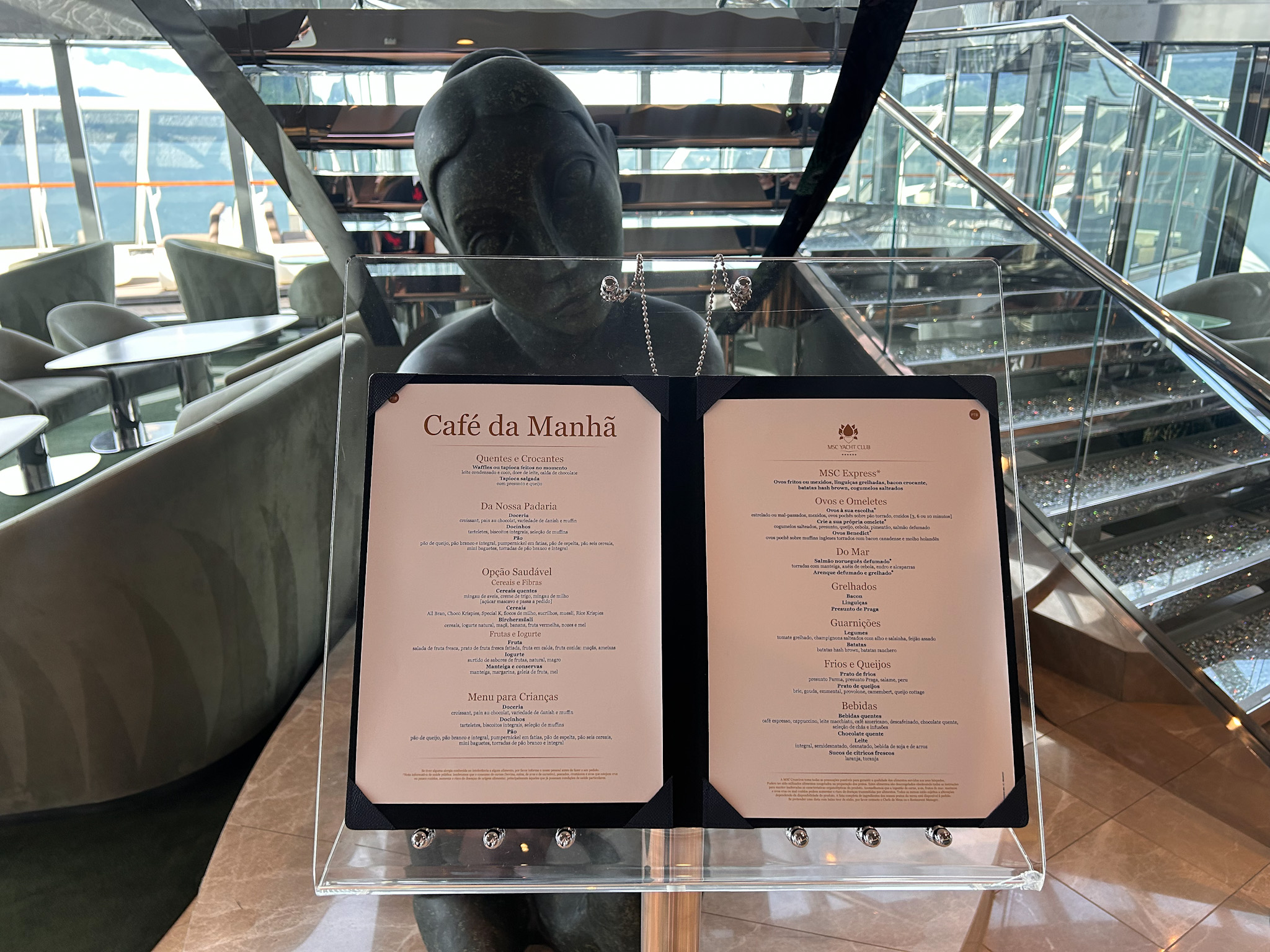 Menu de café da manhã do restaurante no MSC Yacht Club Menu de café da manhã do restaurante no MSC Yacht Club