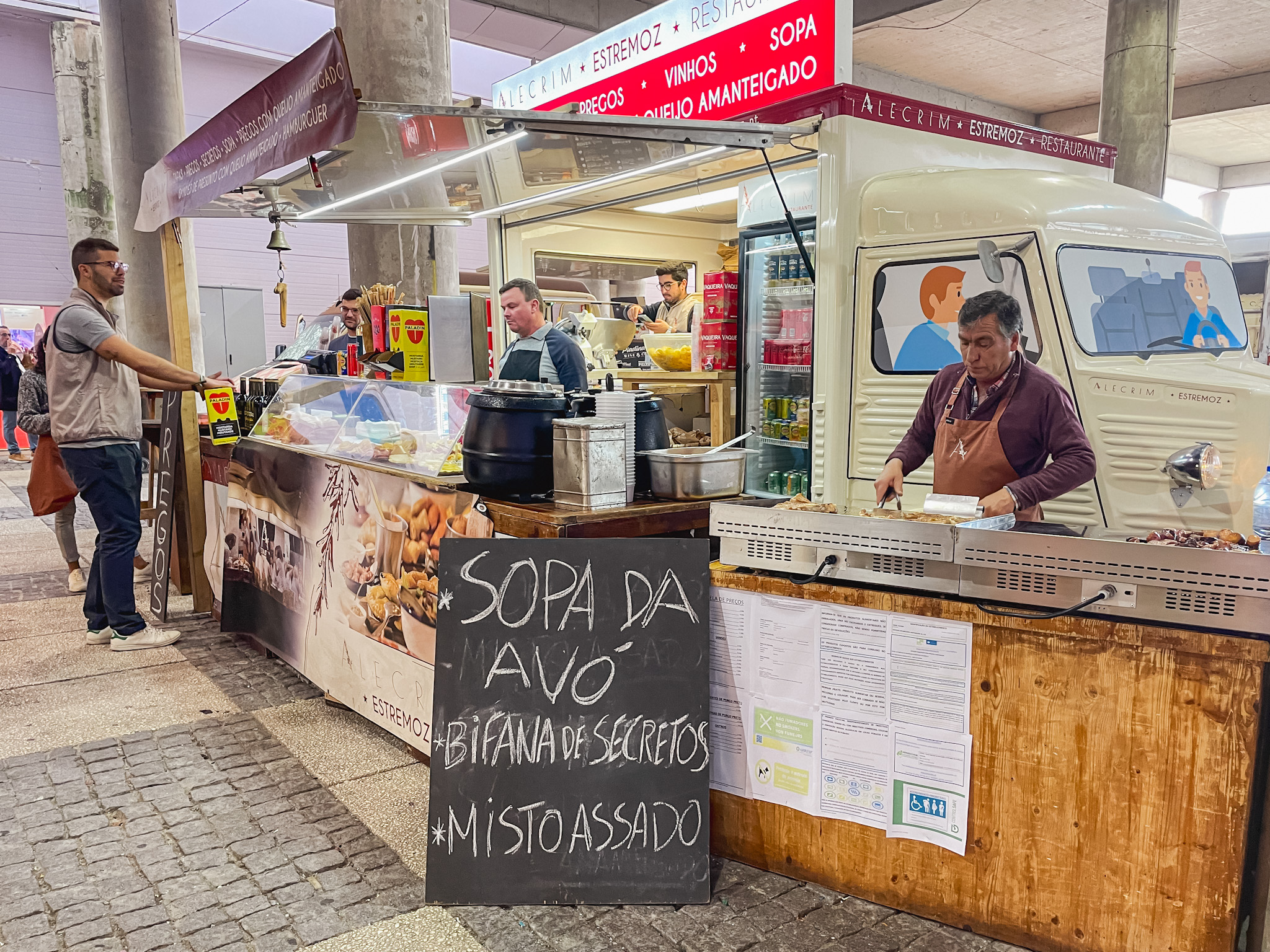 Na BTL também é possível degustar da culinária local Na BTL também é possível degustar da culinária local