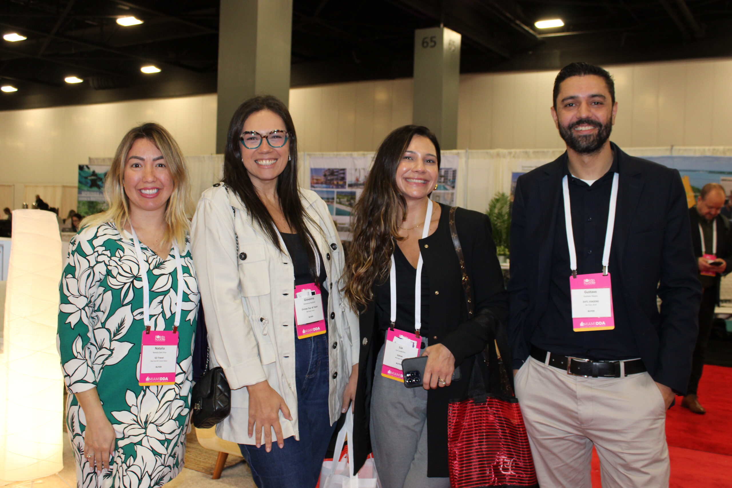 Natalia Santana, da G2 Travel, Giovana Paulineli, da Orinter, Lia Coutinho, da EZLink, e Gustavo Nappo, da EHTL Natalia Santana, da G2 Travel, Giovana Paulineli, da Orinter, Lia Coutinho, da EZLink, e Gustavo Nappo, da EHTL