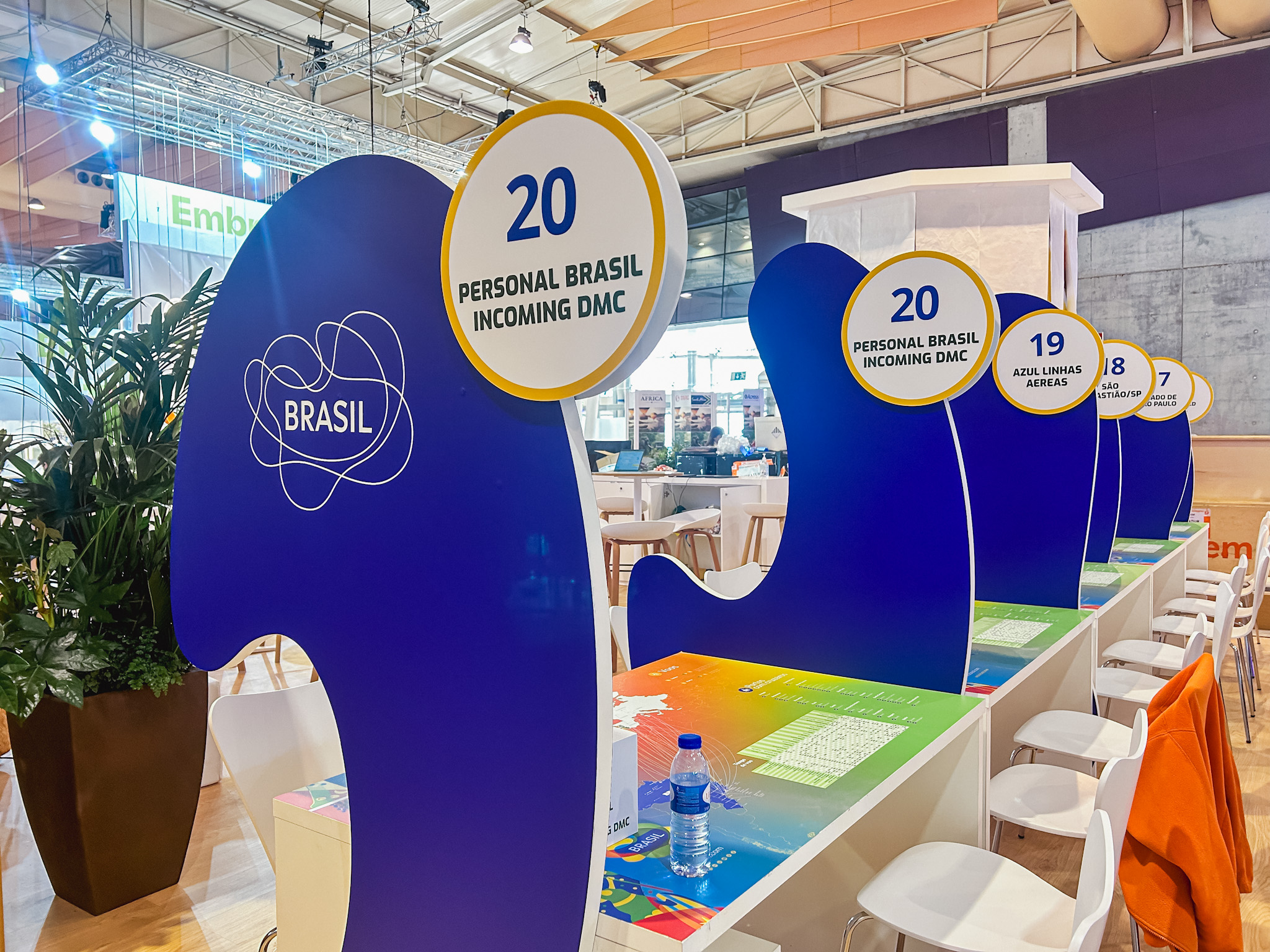 No estande da Embratur há expositores com mais de um espaço de exposição No estande da Embratur há expositores com mais de um espaço de exposição