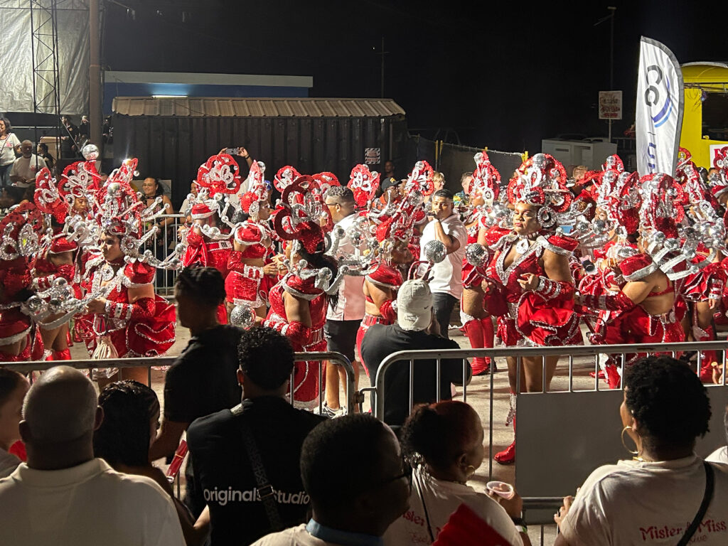 O evento também conta com camarotes e a torcida do povo pelos grupos O evento também conta com camarotes e a torcida do povo pelos grupos