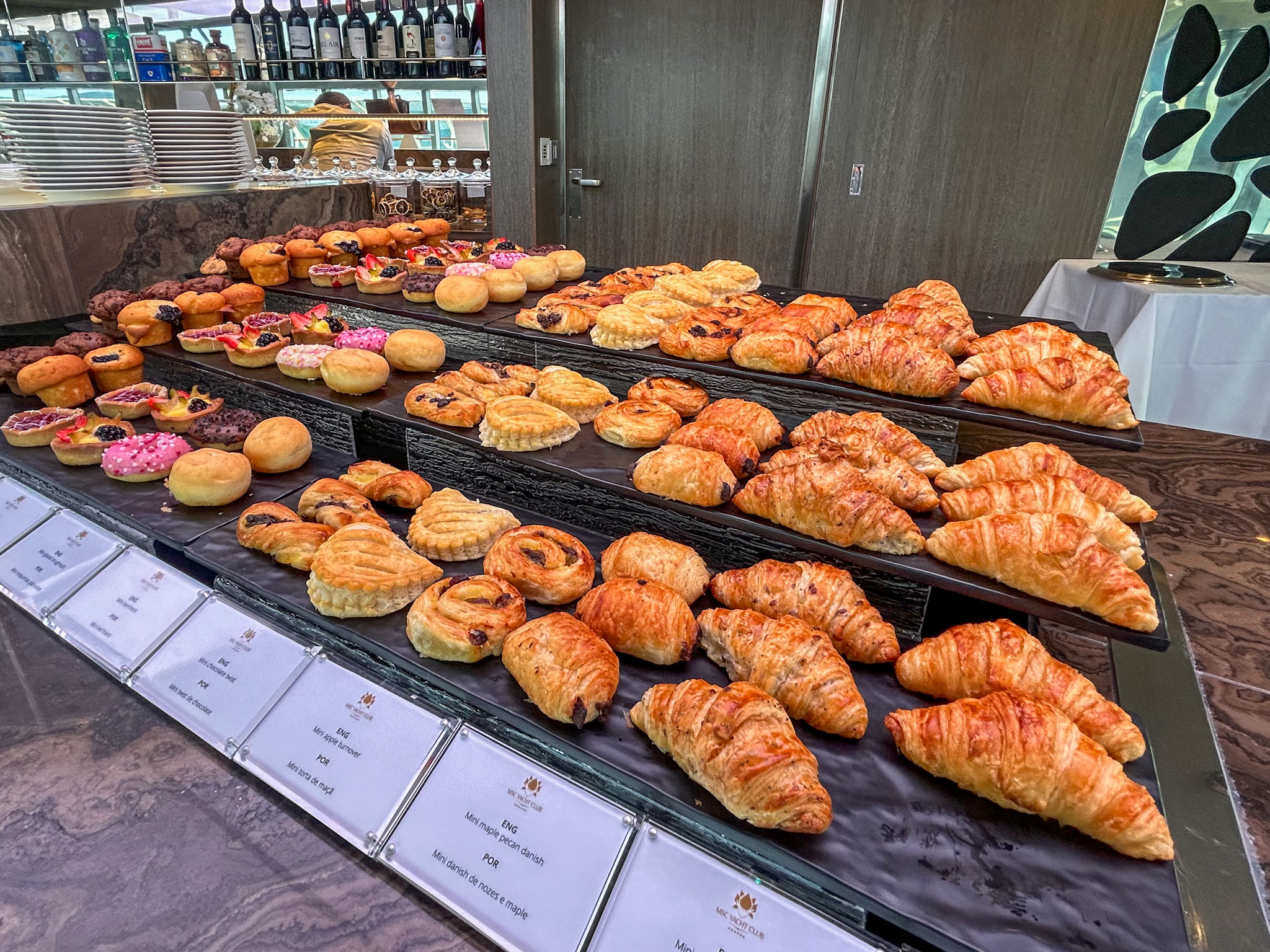 Opções de pães no lounge do MSC Yacht Club Opções de pães no lounge do MSC Yacht Club