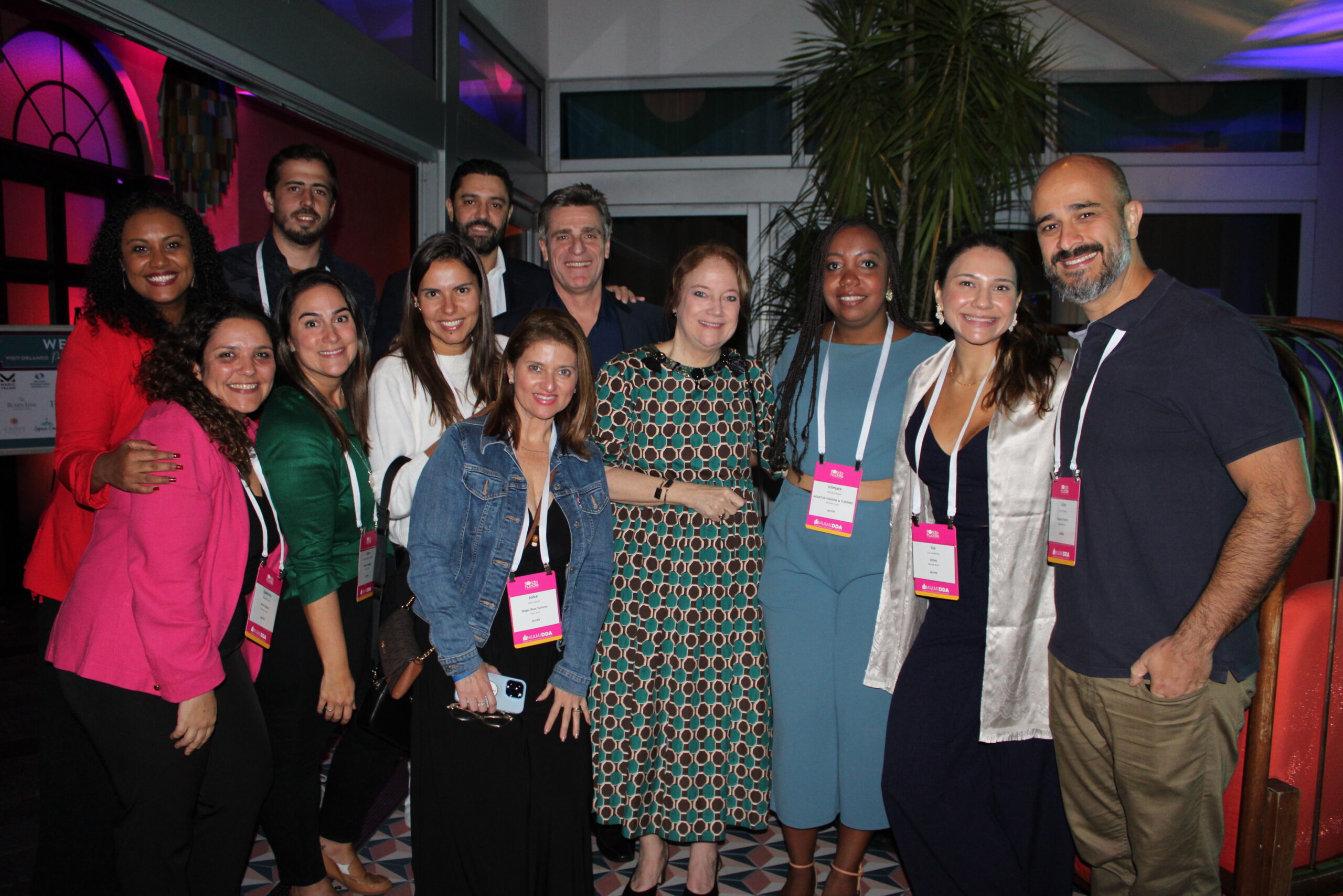 Parte da delegação brasileira com Elaine Blazys e Patrick Yvars, do Visit Orlando