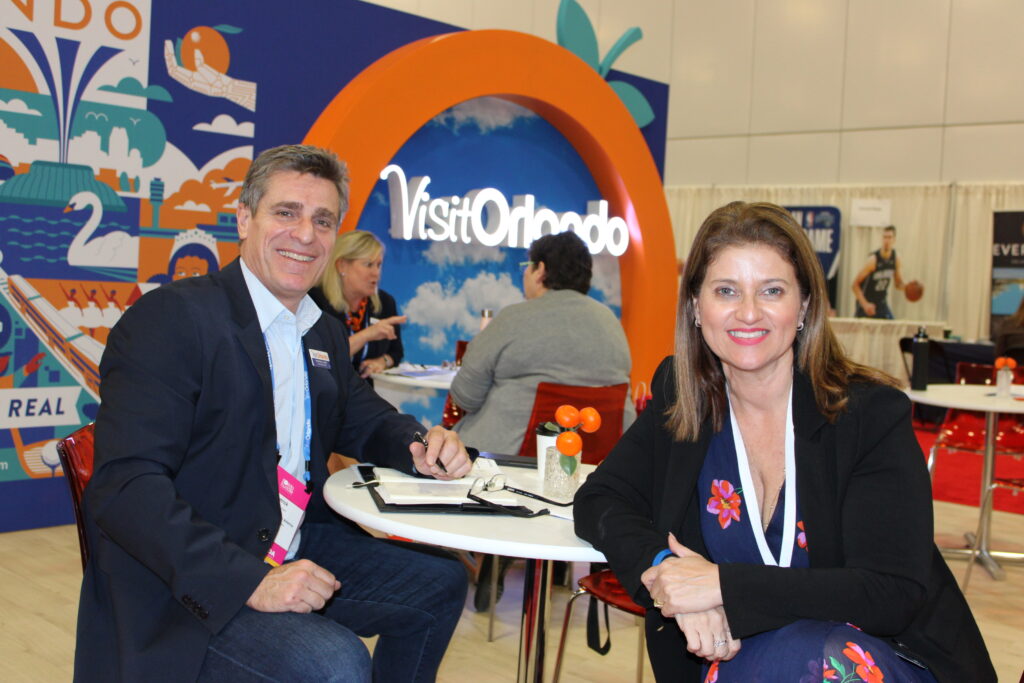 Patrick Yvars, do Visit Orlando, e Joice Souza, da Magic Blue