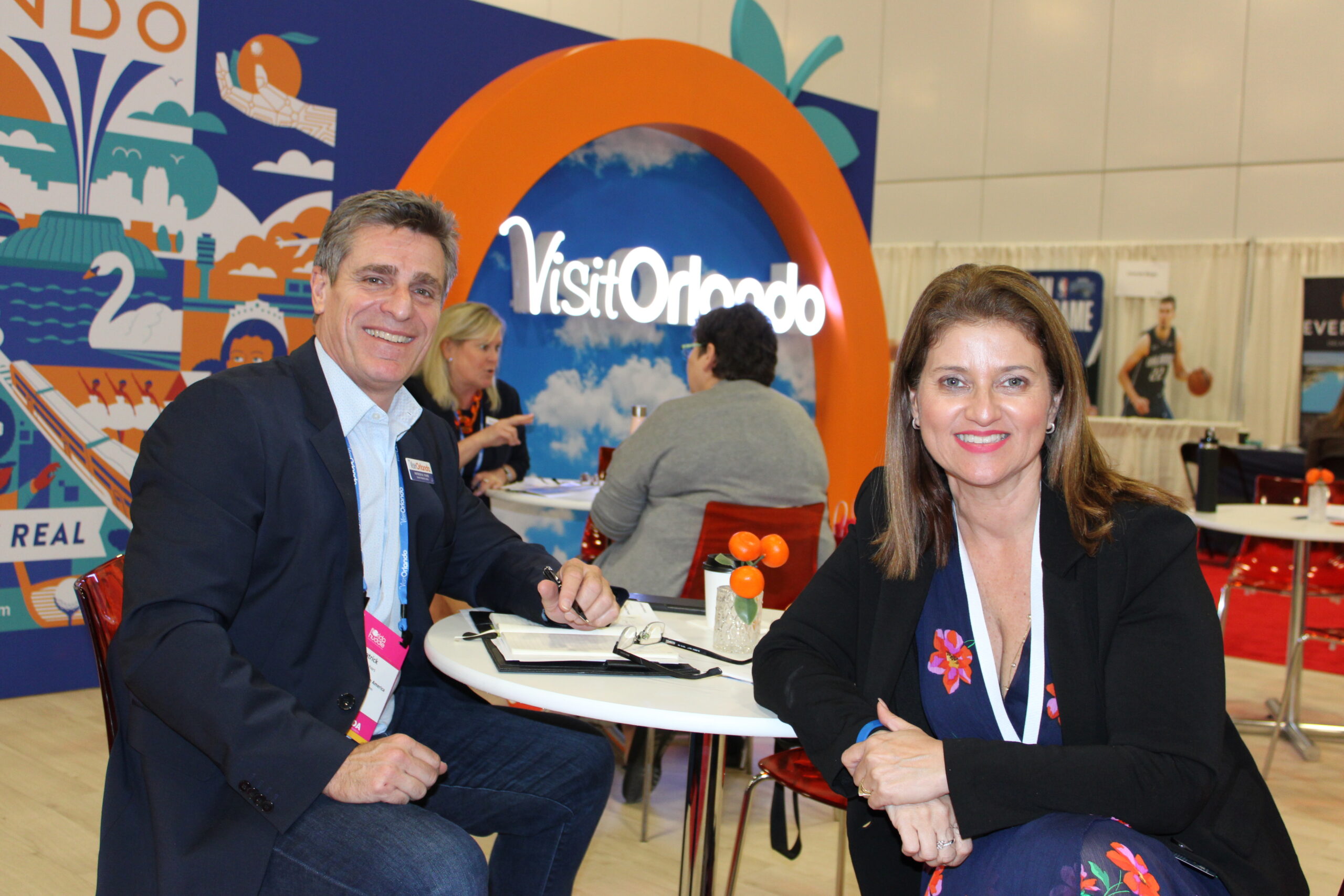Patrick Yvars, do Visit Orlando, e Joice Souza, da Magic Blue Patrick Yvars, do Visit Orlando, e Joice Souza, da Magic Blue
