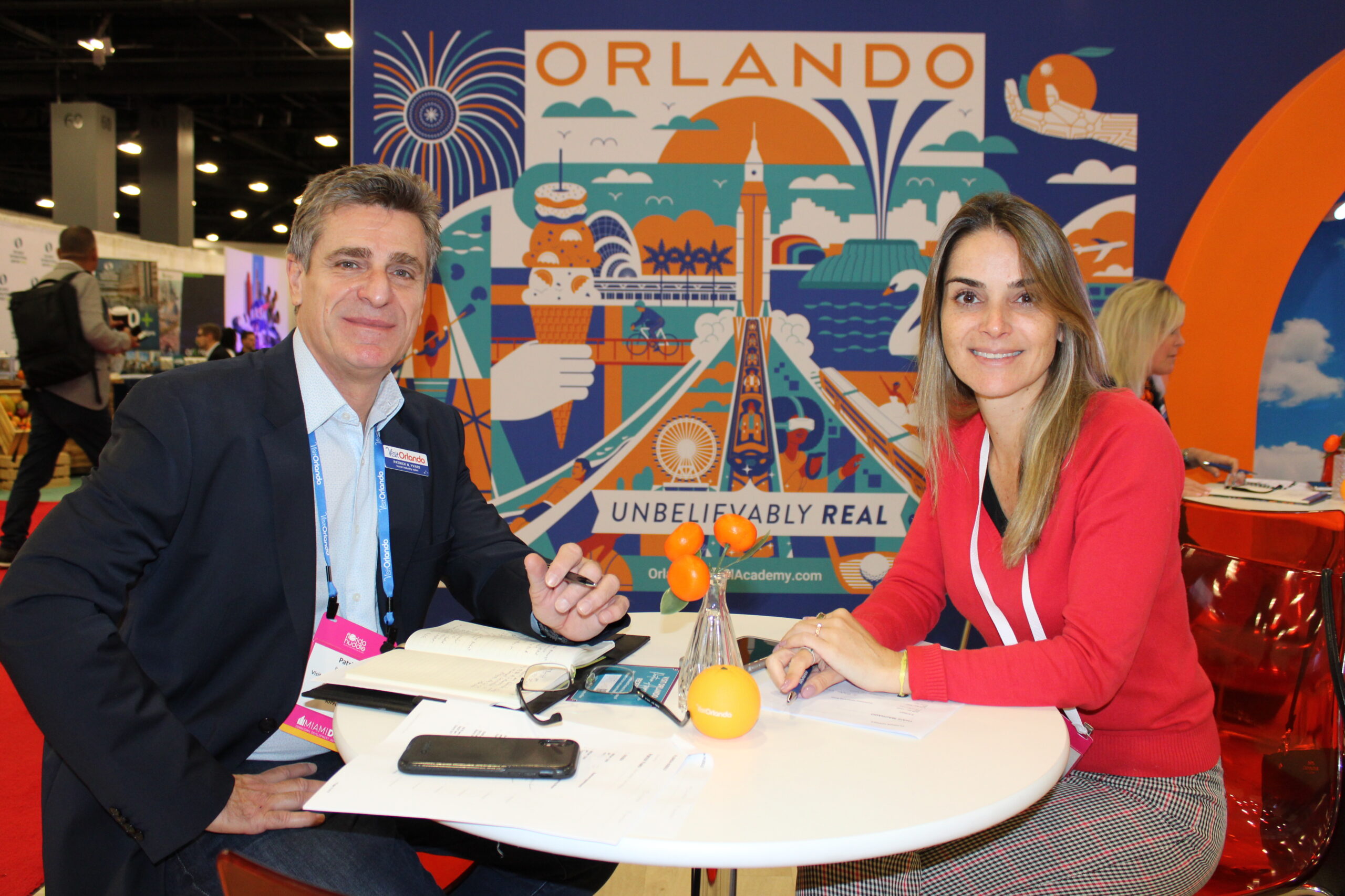 Patrick Yvars, do Visit Orlando, e Thais Machado, da FRT Patrick Yvars, do Visit Orlando, e Thais Machado, da FRT