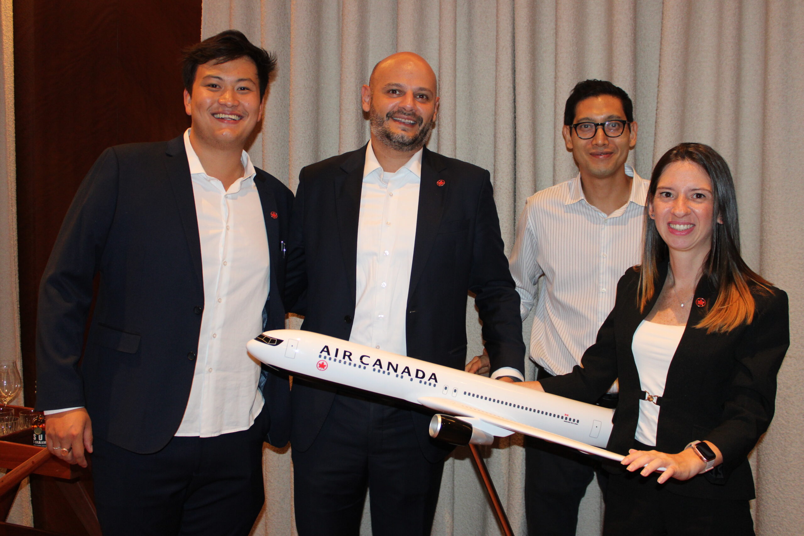 Pedro Murayama, João Catanoce, Newton Cesar e Milene Ruiz, da Air Canada Pedro Murayama, João Catanoce, Newton Cesar e Milene Ruiz, da Air Canada