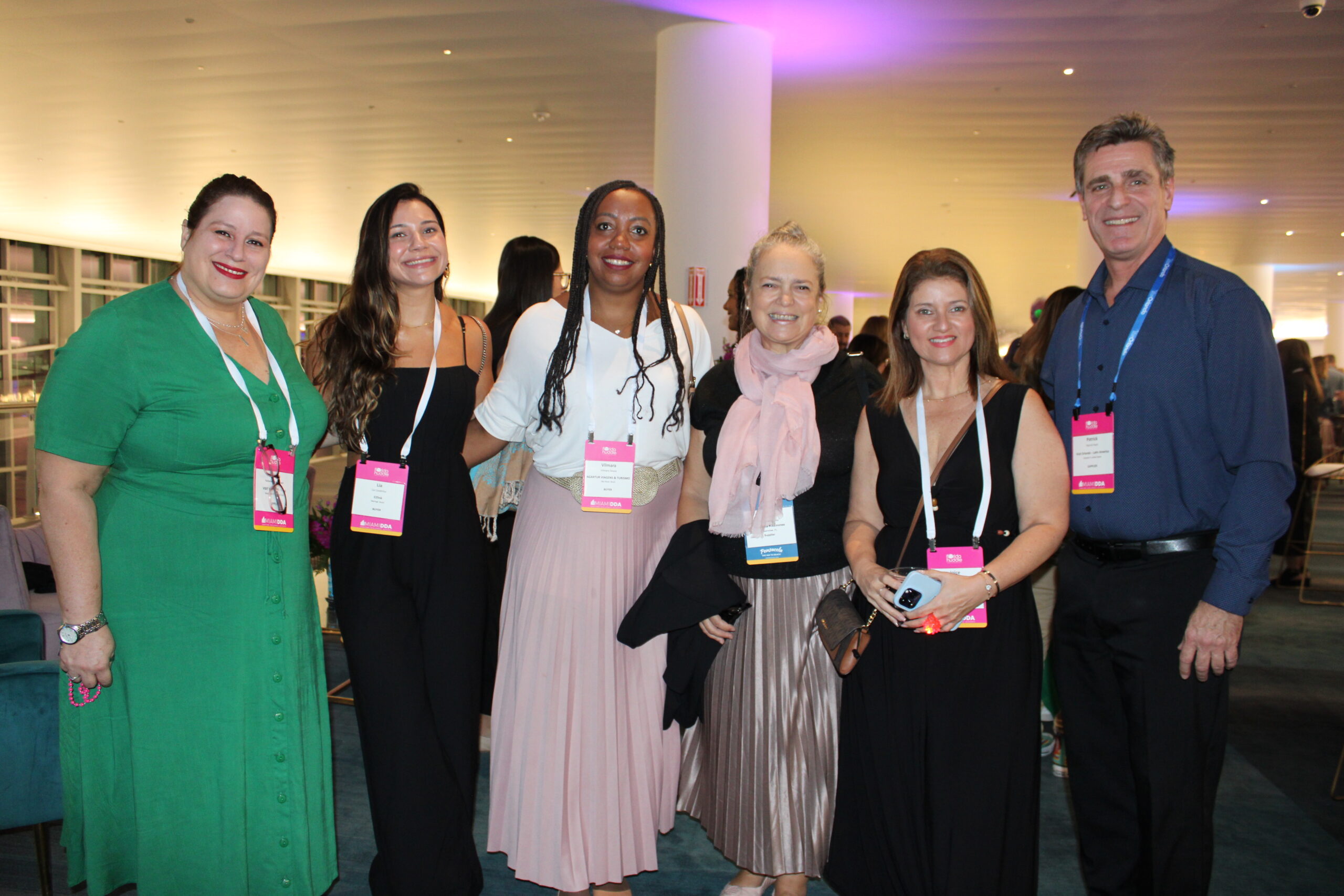 Rafaela Brown, do Visit Florida, Lia Coutinho, do EZLink, Vilmara Souza, da Agaxtur, Ana Flavia Medina, de Kissimmee, Joice Ferreira, da Magic Blue, e Patrick Yvars, do Visit Orlando Rafaela Brown, do Visit Florida, Lia Coutinho, do EZLink, Vilmara Souza, da Agaxtur, Ana Flavia Medina, de Kissimmee, Joice Ferreira, da Magic Blue, e Patrick Yvars, do Visit Orlando