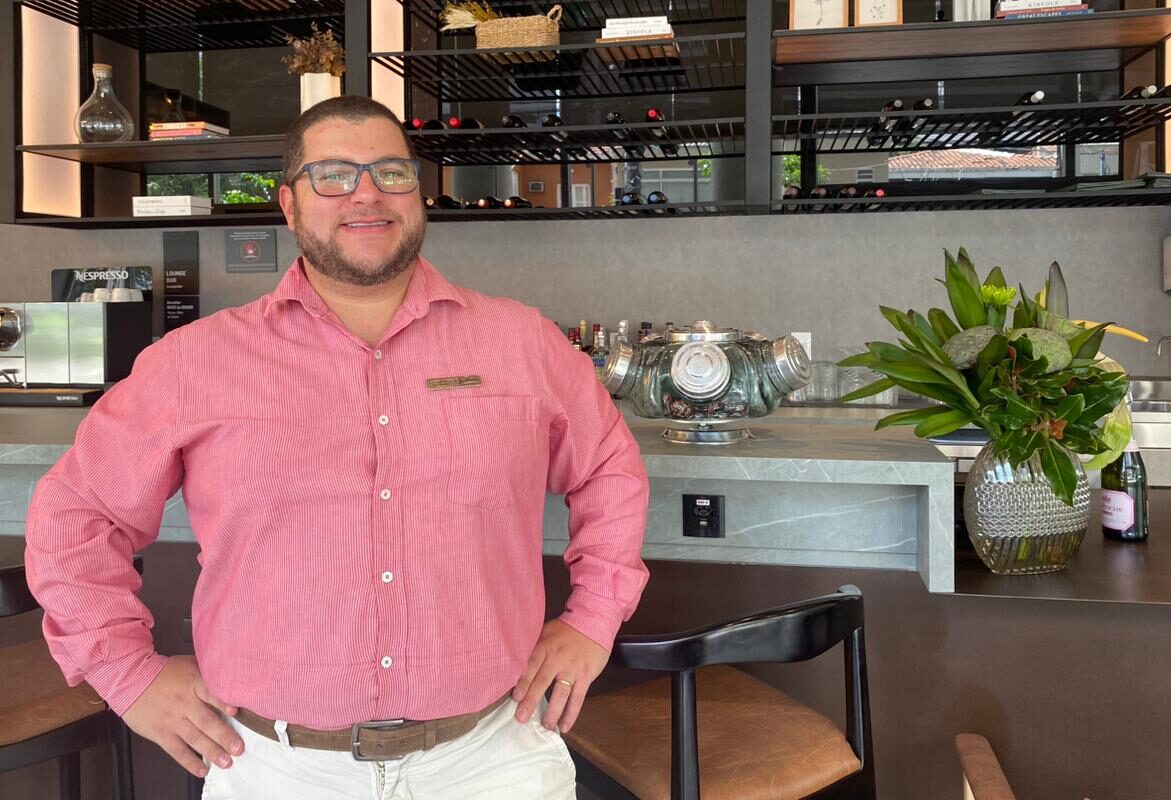 Radisson Pinheiros tem novo gerente de Alimentos & Bebidas 1 Ricardo Apolinario Novo Gerente de Alimentos Bebidas do Hotel Radisson Pinheiros e1708697785752 Radisson Pinheiros tem novo gerente de Alimentos & Bebidas