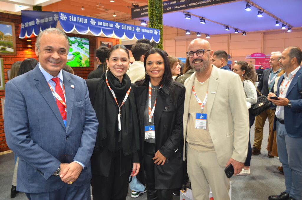 Roberto de Lucena, da secretaria de turismo do Estado de São Paulo com Maressa Alves Barros, Karolini Barbosa e Aldo Bonametti, da secretaria de turismo da cidade São Paulo