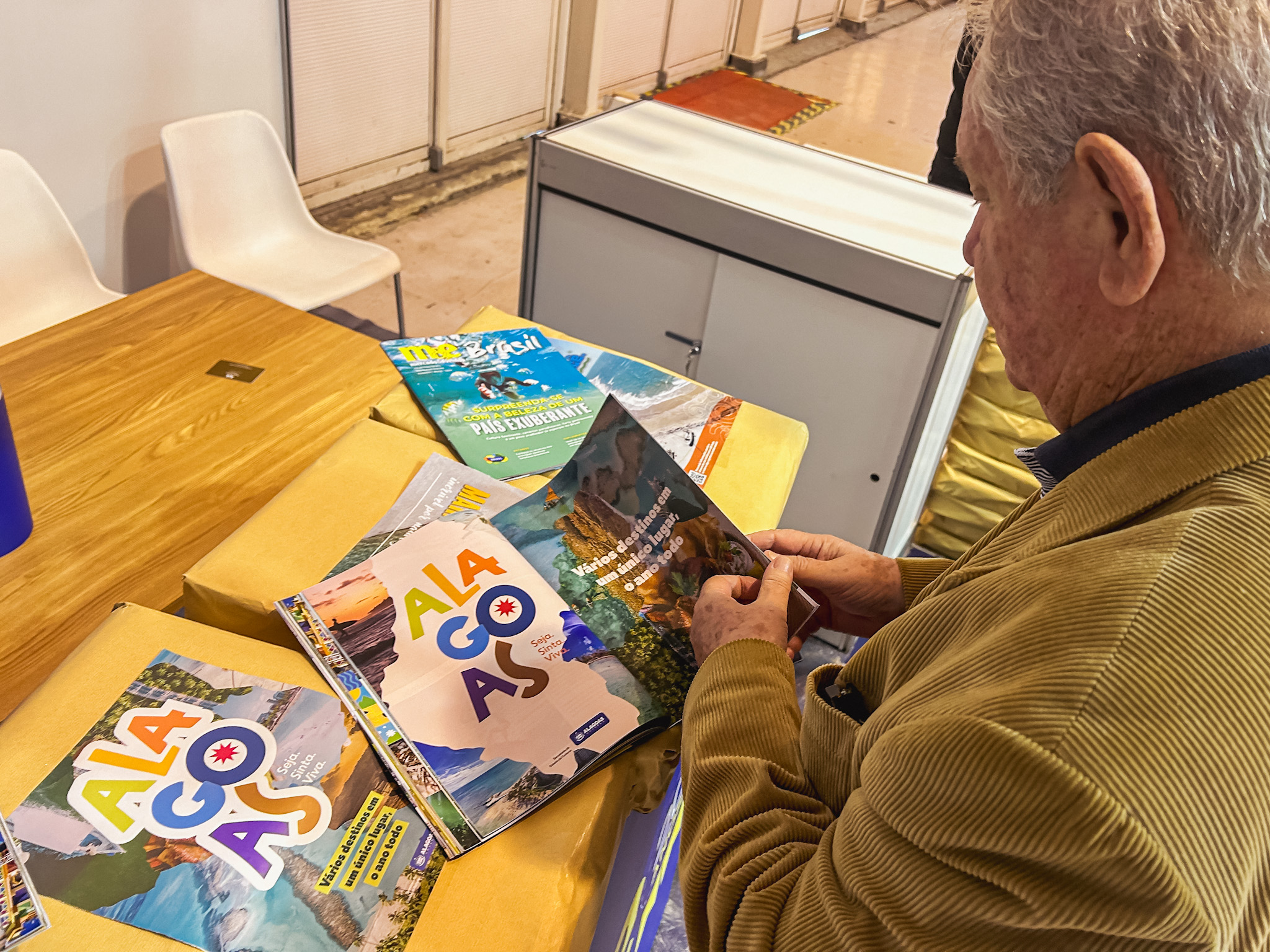 Roy Taylor, presidente do M&E com a revista especial para a BTL Roy Taylor, presidente do M&E com a revista especial para a BTL