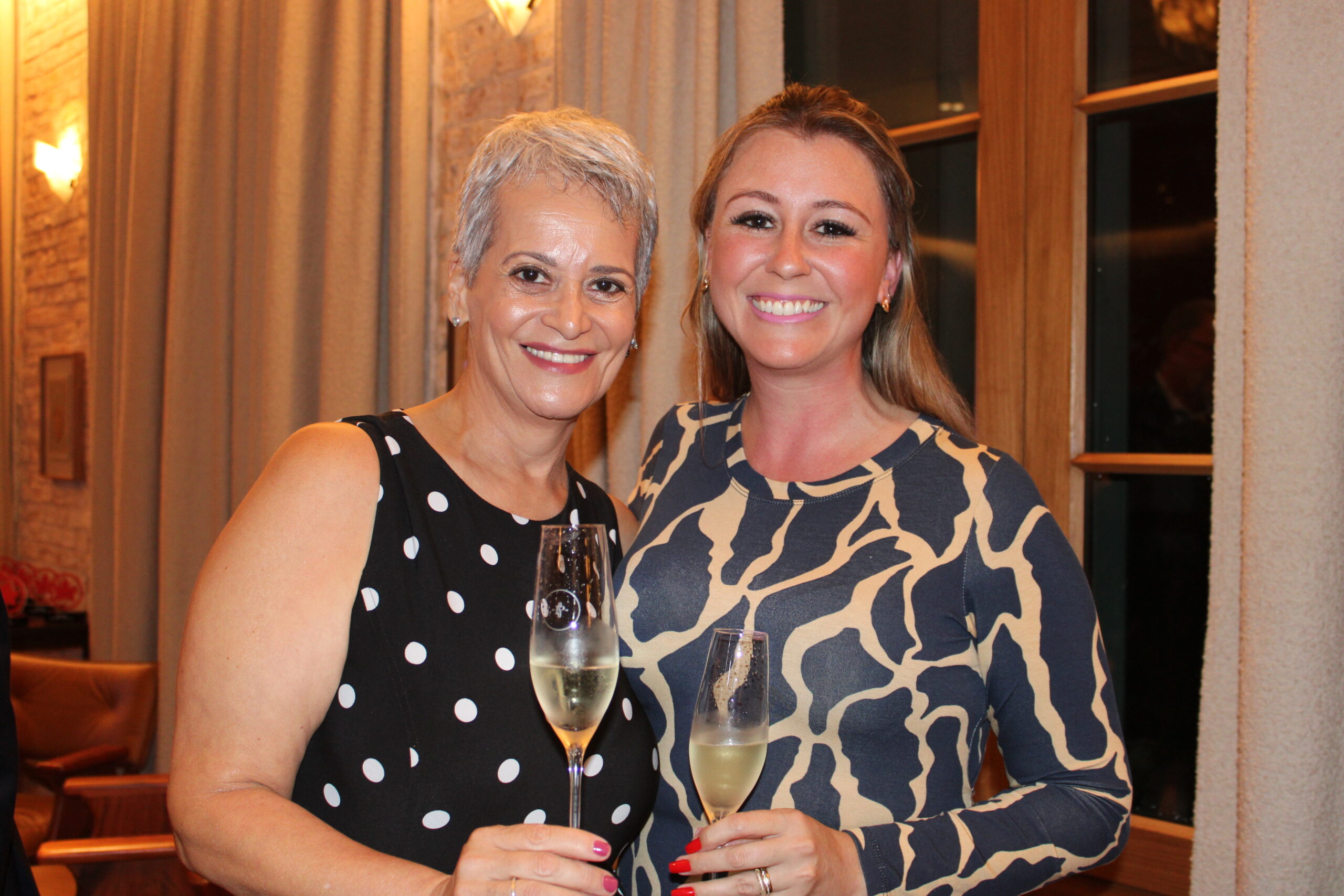 Sandra Passetto, da Air Canada, e Michely Corsini, da Personal Brasil Sandra Passetto, da Air Canada, e Michely Corsini, da Personal Brasil