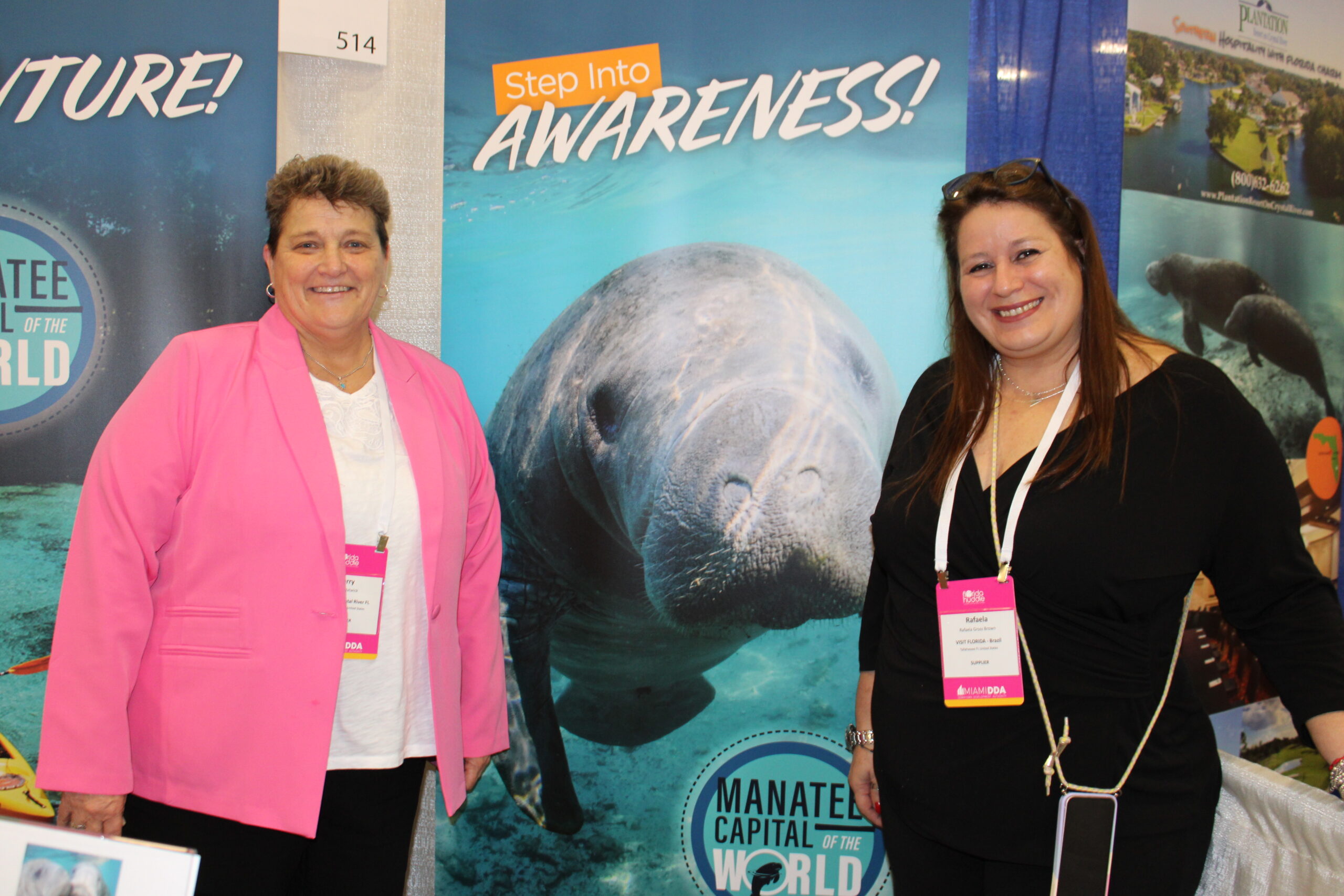 Terry Natwick, do Discover Crystal River, e Rafaela Gross Brown, do Visit Florida Terry Natwick, do Discover Crystal River, e Rafaela Gross Brown, do Visit Florida
