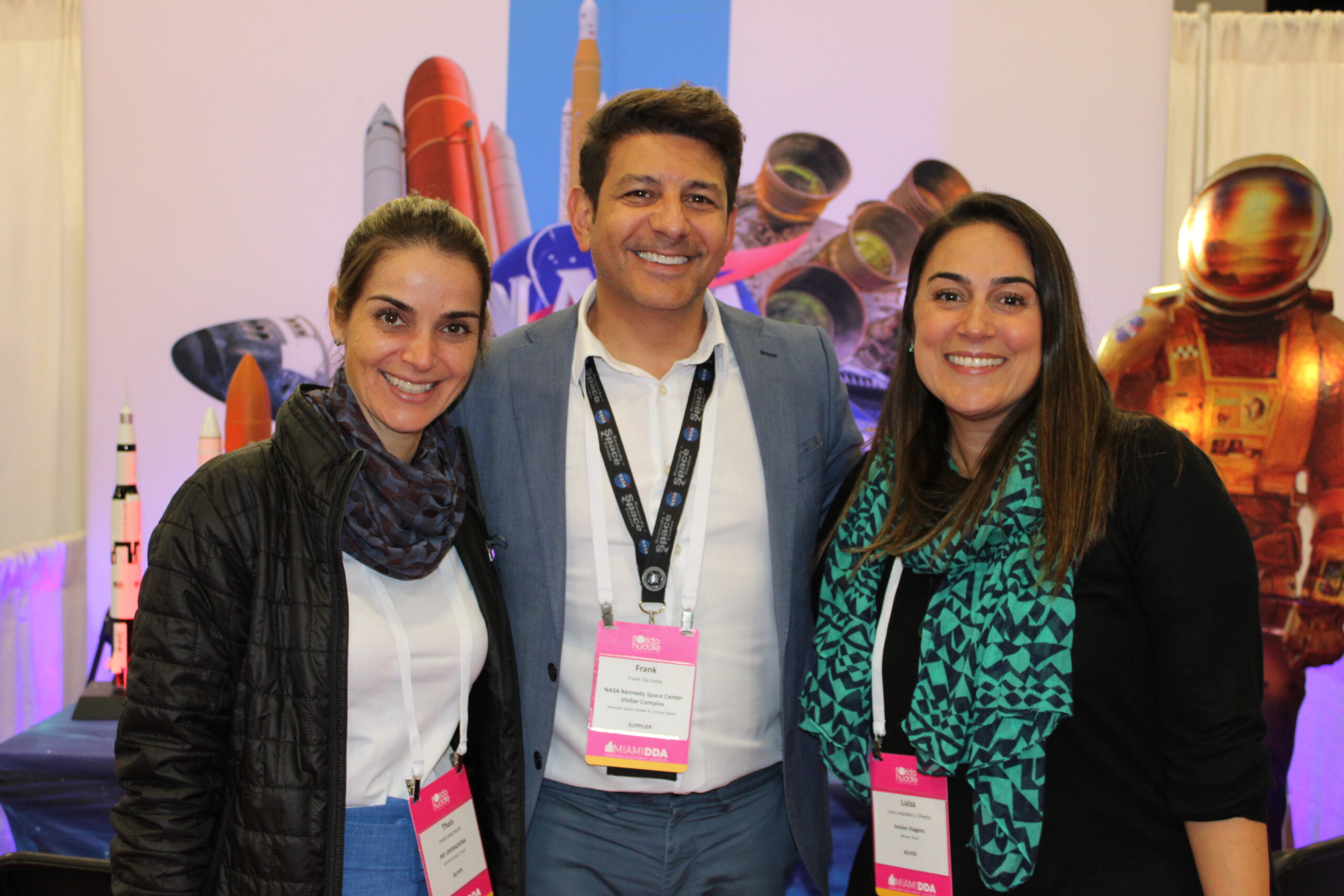 Thais Machado, da FRT, Frank da Costa, do Kennedy Space Center, e Luiza Leopoldo, da Smiles Viagens Thais Machado, da FRT, Frank da Costa, do Kennedy Space Center, e Luiza Leopoldo, da Smiles Viagens