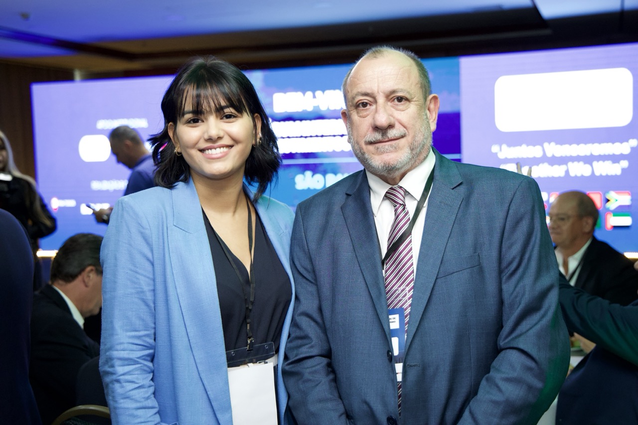 Victoria di Paula, diretora do Turismo de São Paulo, e Toni Sando, presidente executivo do SPCVB Victoria di Paula, diretora do Turismo de São Paulo, e Toni Sando, presidente executivo do SPCVB