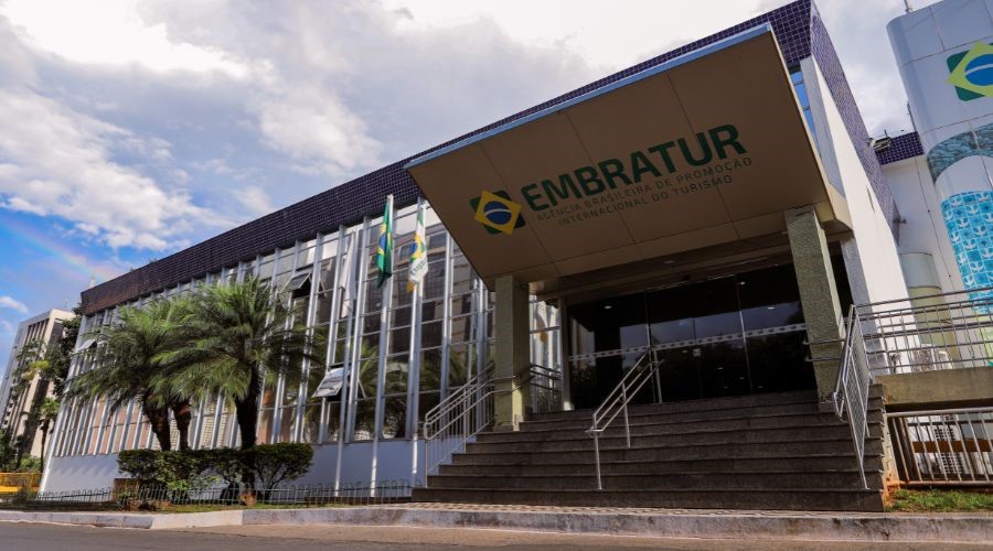 Projeto de Lei quer permitir que Embratur seja contratada sem licitação; entenda 1 Projeto de Lei quer permitir que Embratur seja contratada sem licitação; entenda