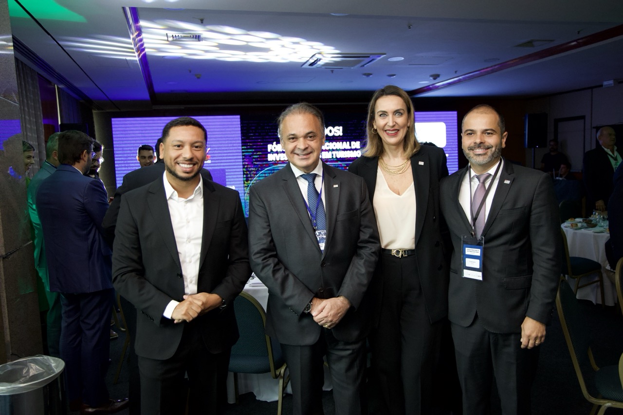 Rodolfo Marinho, secretário de Turismo da cidade de São Paulo, Roberto de Lucena e Luciane Leite, secretário e secretária executiva de Turismo do Estado de São Paulo, e Eder Santos, da Setur-SP