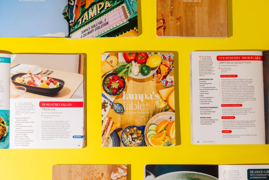Visit Tampa Bay investe em gastronomia com podcast e segunda edição de livro de receitas