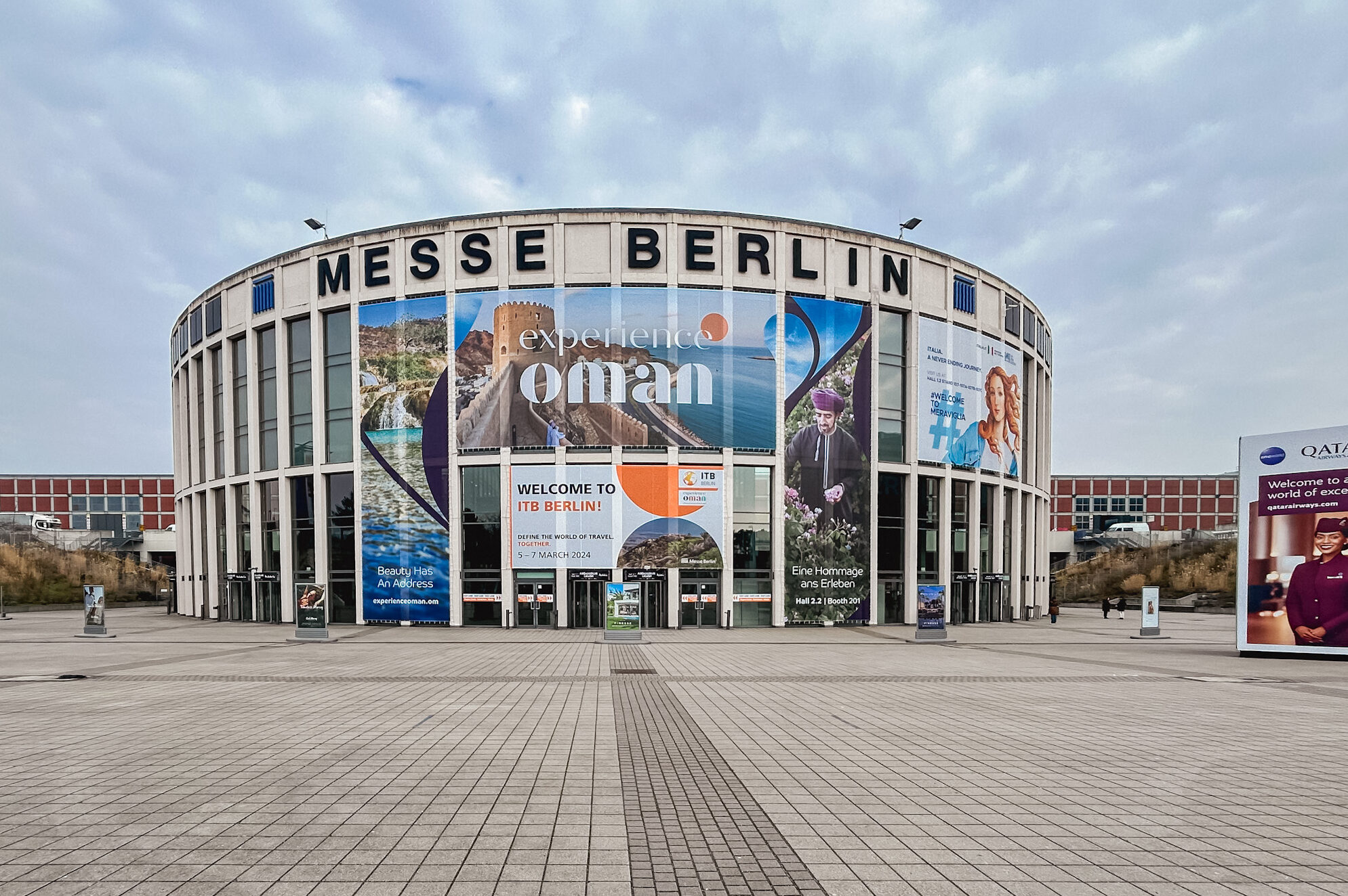 ITB 2024 finaliza preparativos para três dias de feira com mais de 5 mil expositores; veja fotos 1 A Messe Berlim receberá 160 mil pessoas na ITB (Ana Azevedo/M&E)