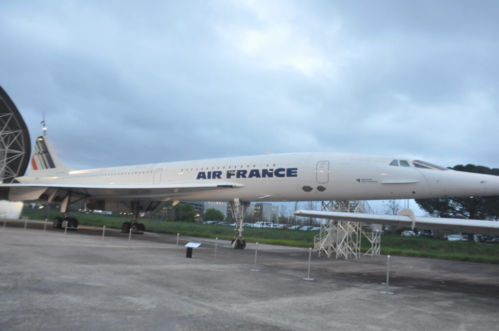 Aeronaves estavam expostas no pátio do Museu Aeroespacial de Toulouse